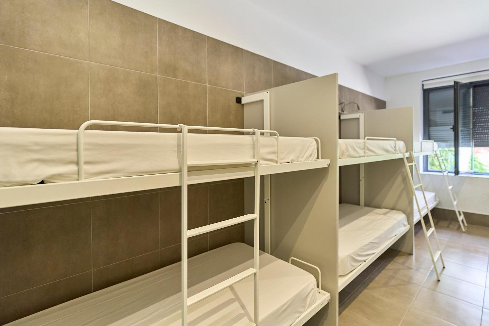 Single Bed Mixed Dormitory Room