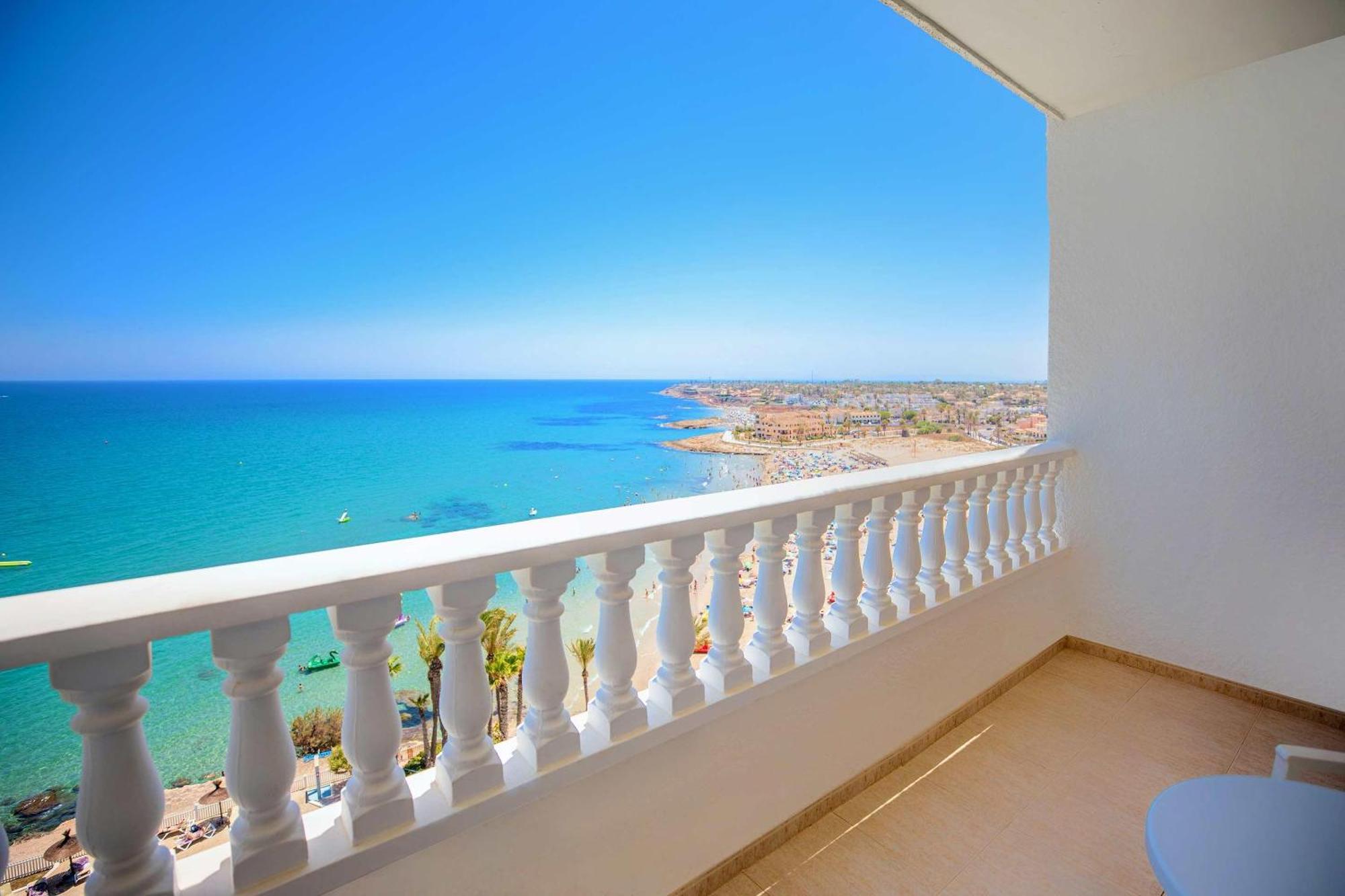 Habitación Doble con vistas al mar (3 adultos + 1 niño)