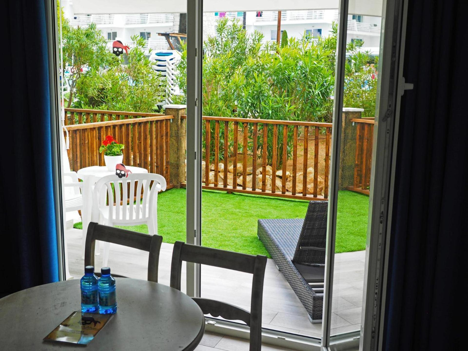One-Bedroom Apartment Ground Floor Private Terrace