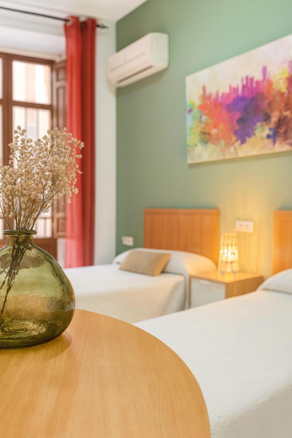 Standard Twin Room with Shared Bathroom