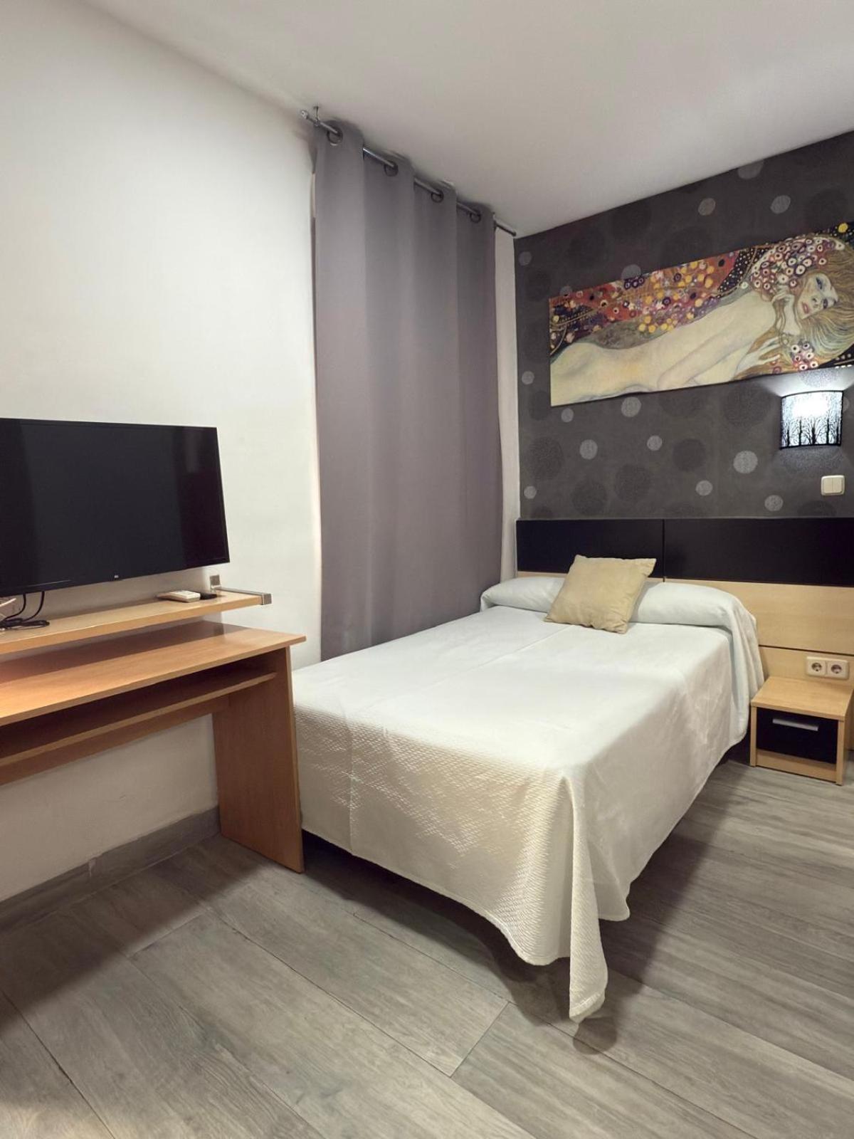 Superior Single Room Private Bathroom