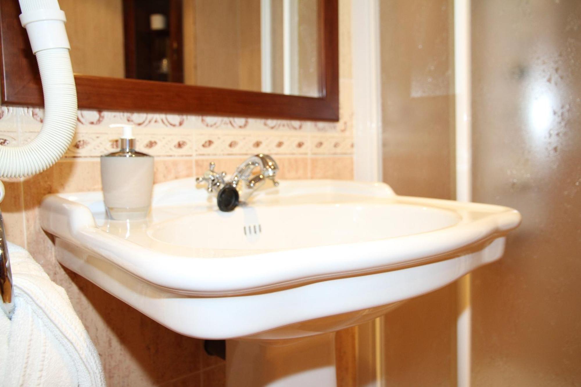 Habitación Doble con baño privado - 2 camas