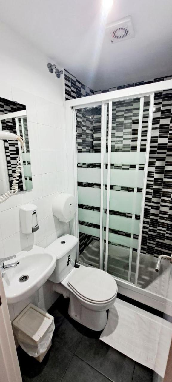 Double Room Private Bathroom