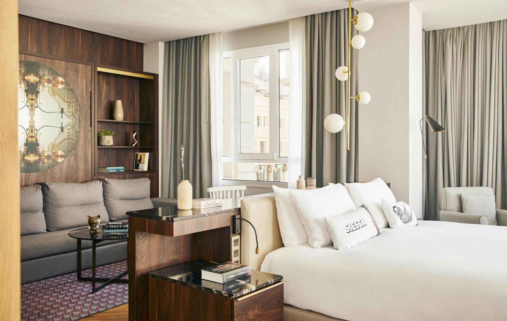 Executive Suite,1723012013:JPEG