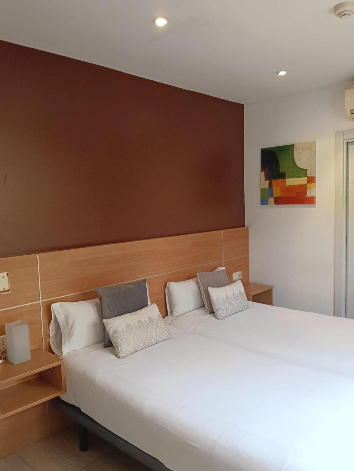 Twin Room,1730051821:JPEG