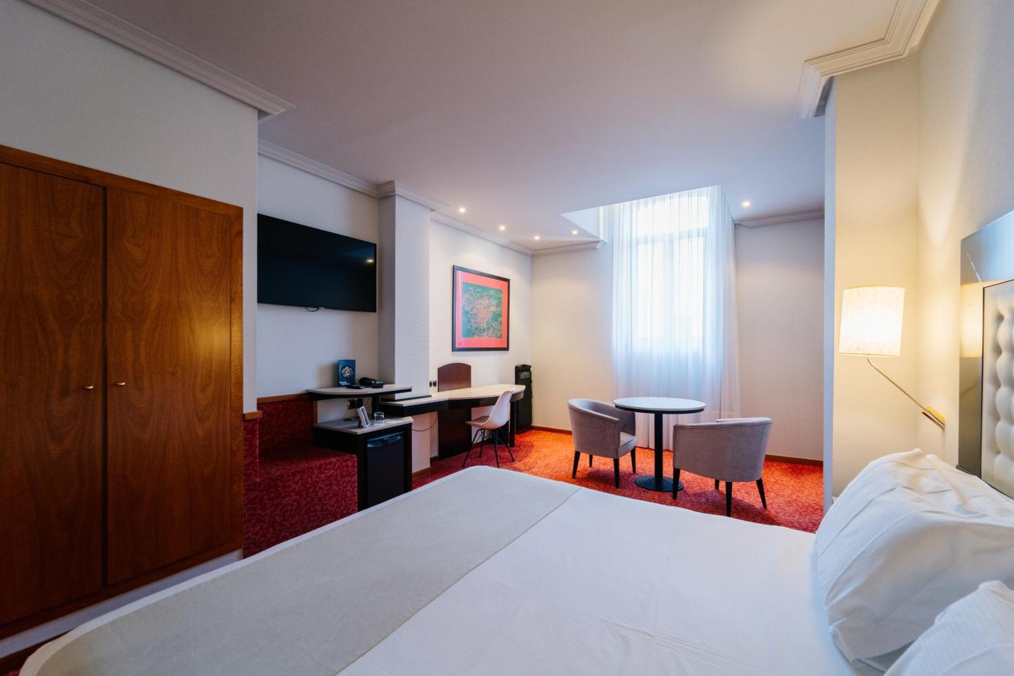 Double or Twin Room (1 Adult)