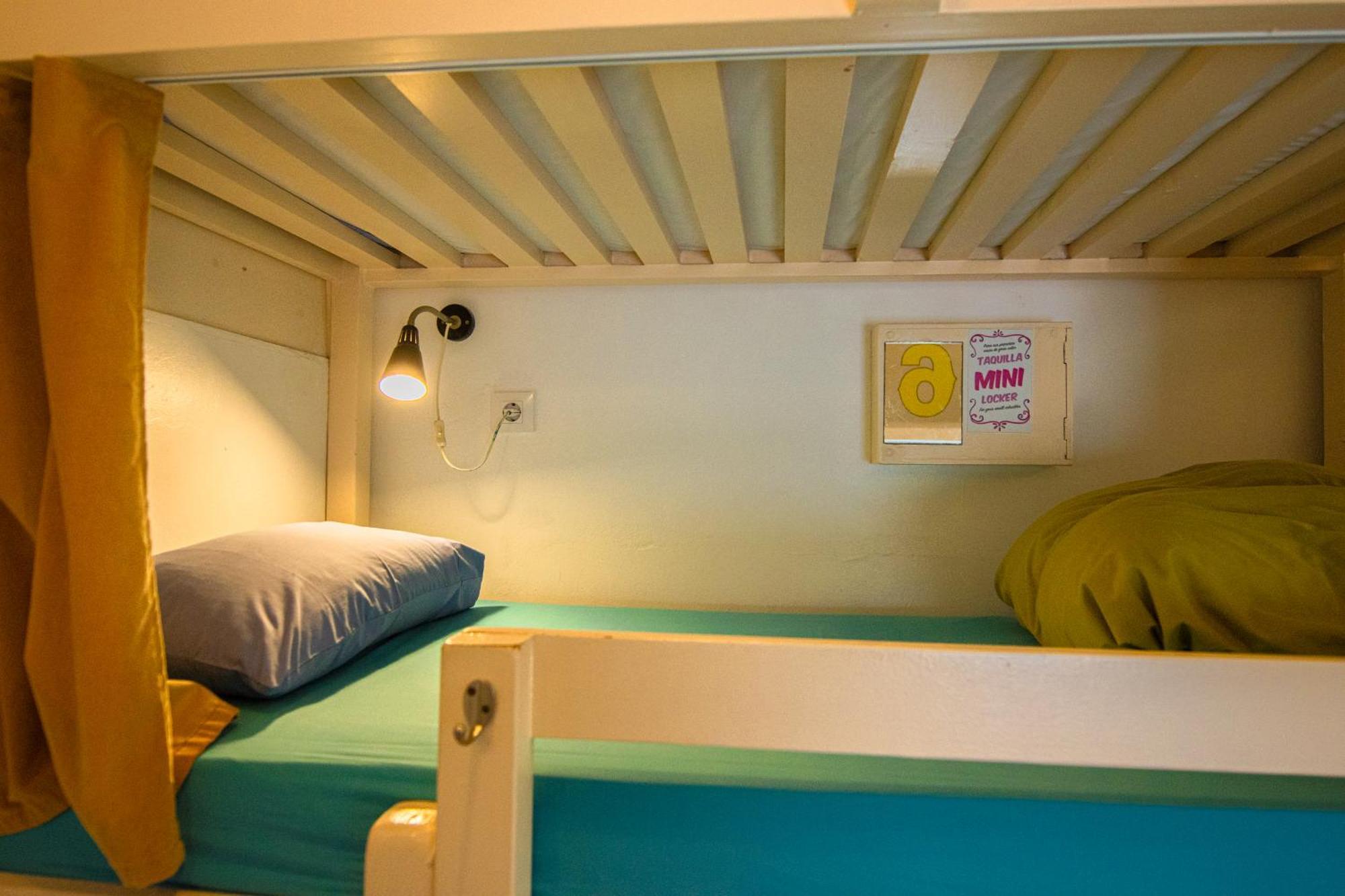 Bed 7-Bed Female Dormitory Room en-suite Bathroom