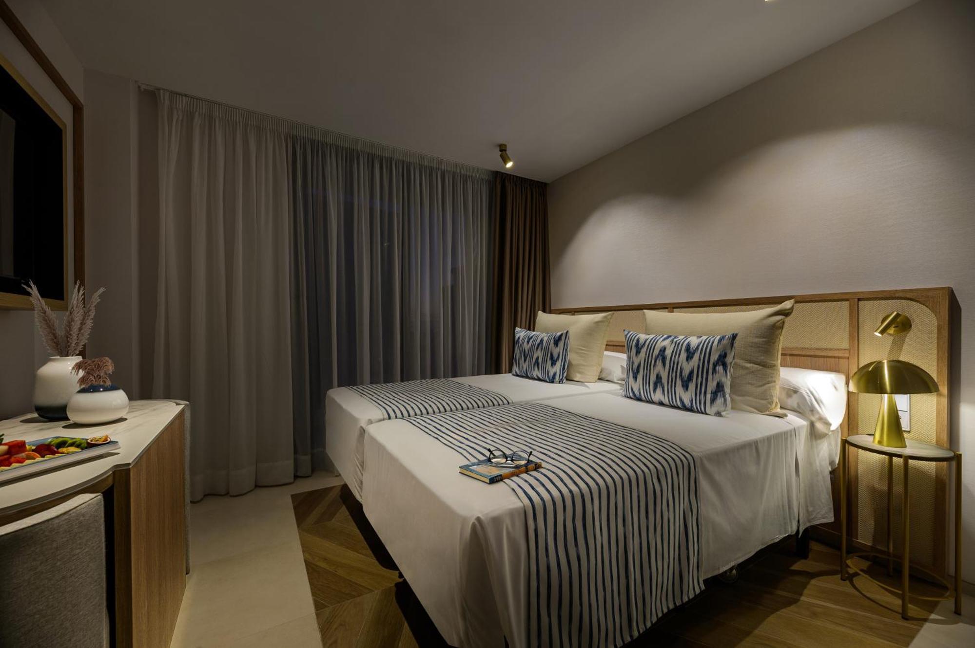 Twin Room with Pool View