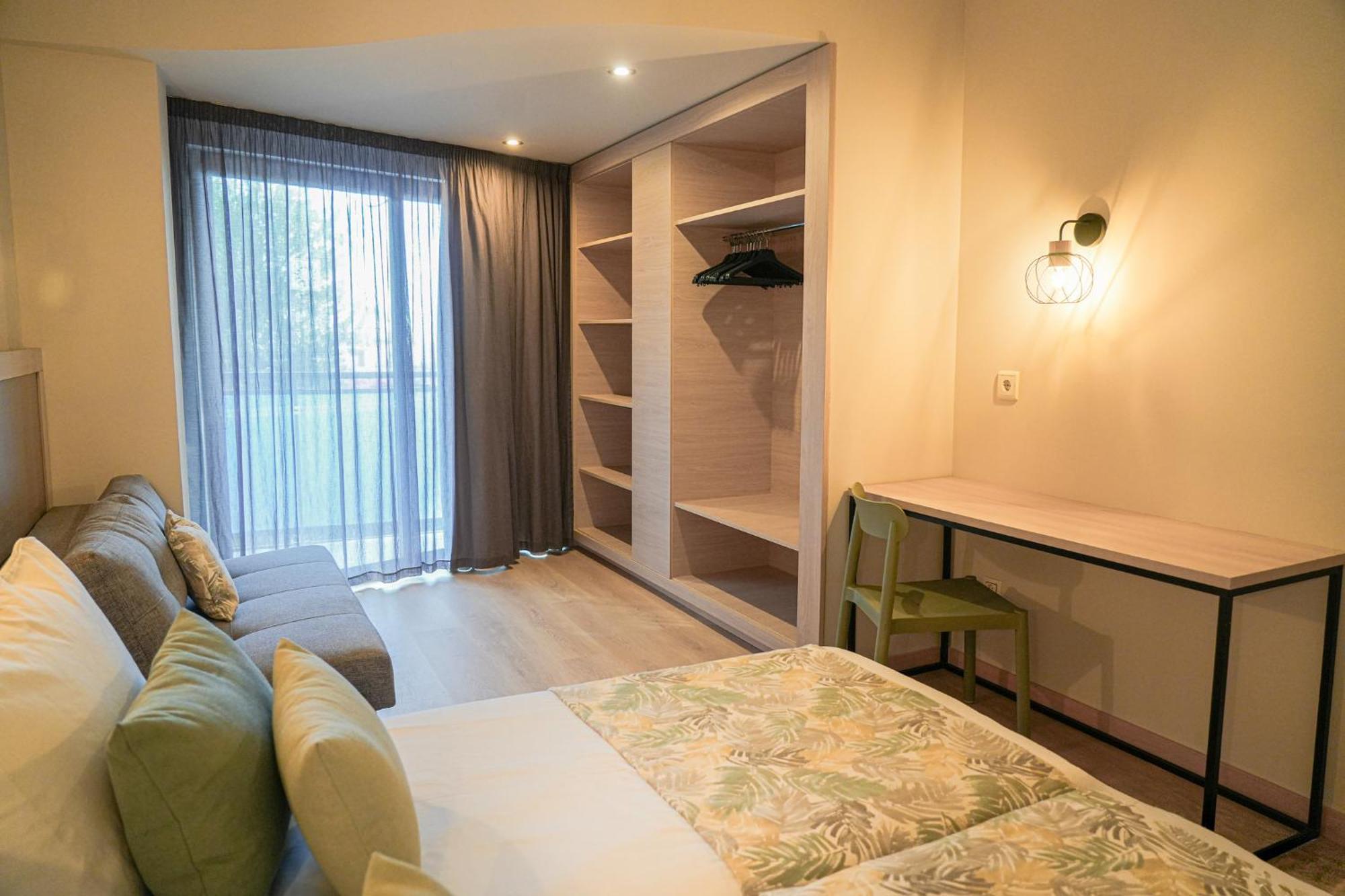 Family Room,1742584161:JPEG