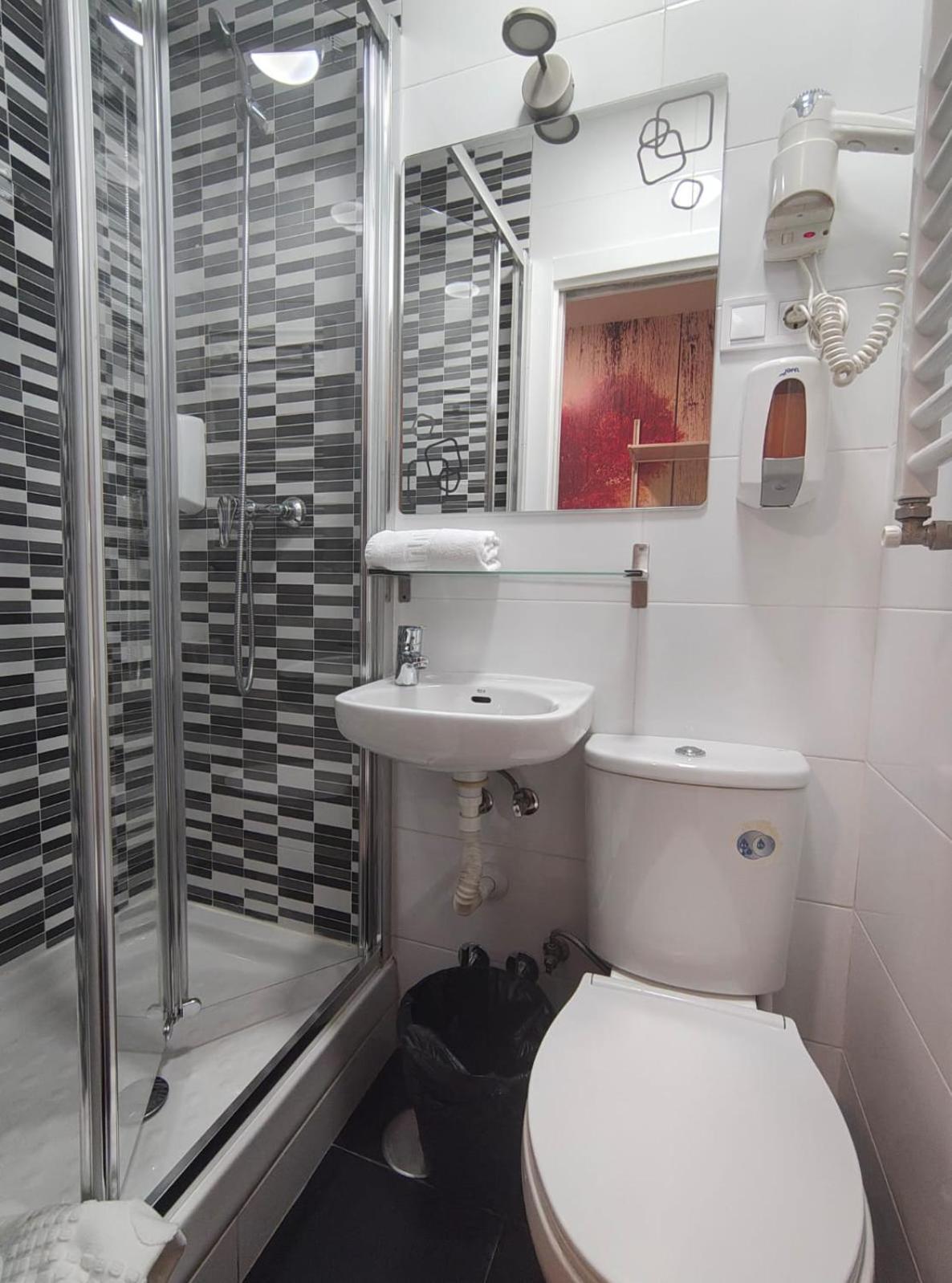 Single Room Private Bathroom