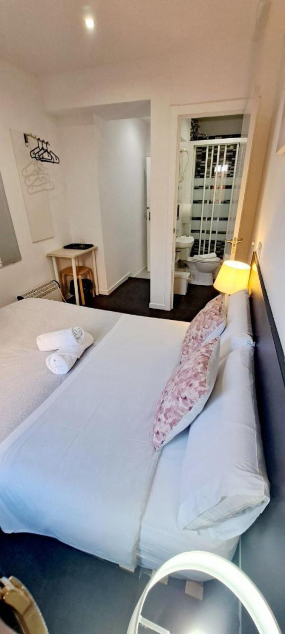 Double Room Private Bathroom