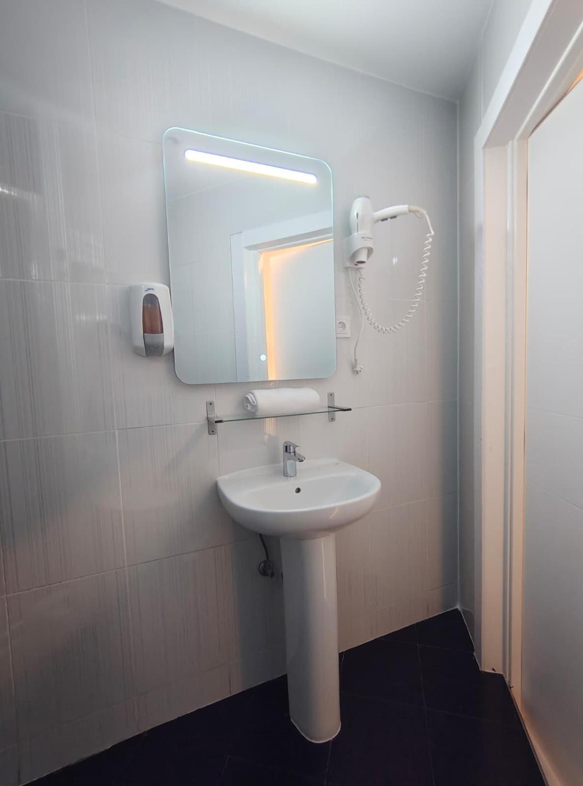 Single Room Private Bathroom