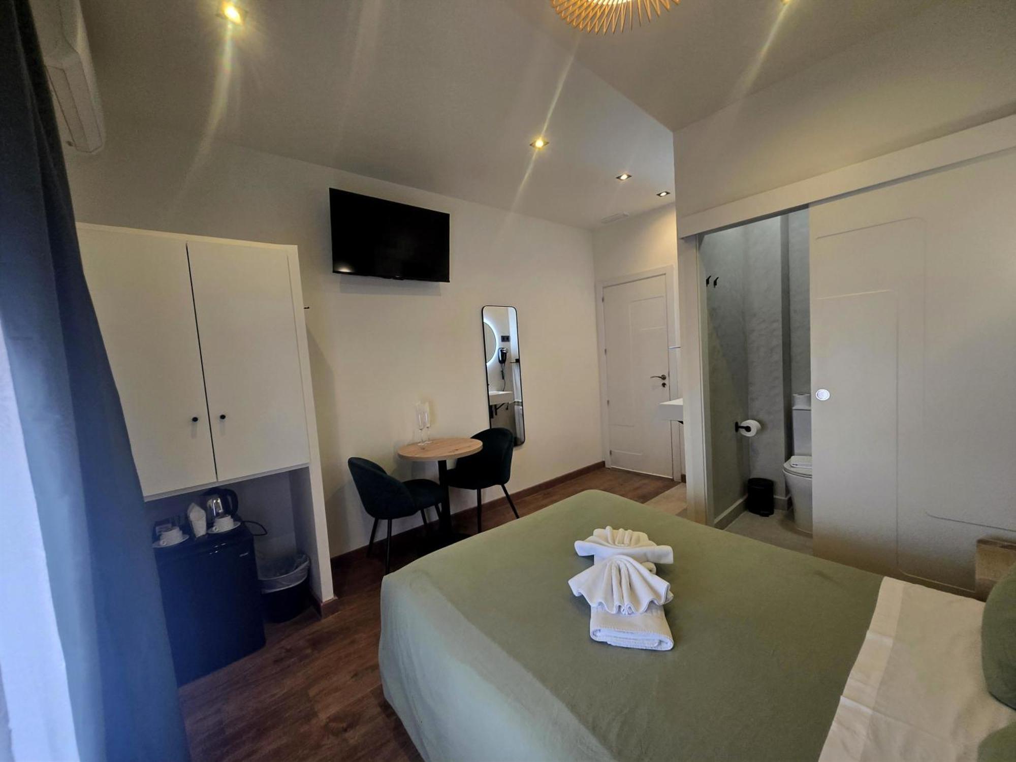 Double Room,1746921674:JPEG