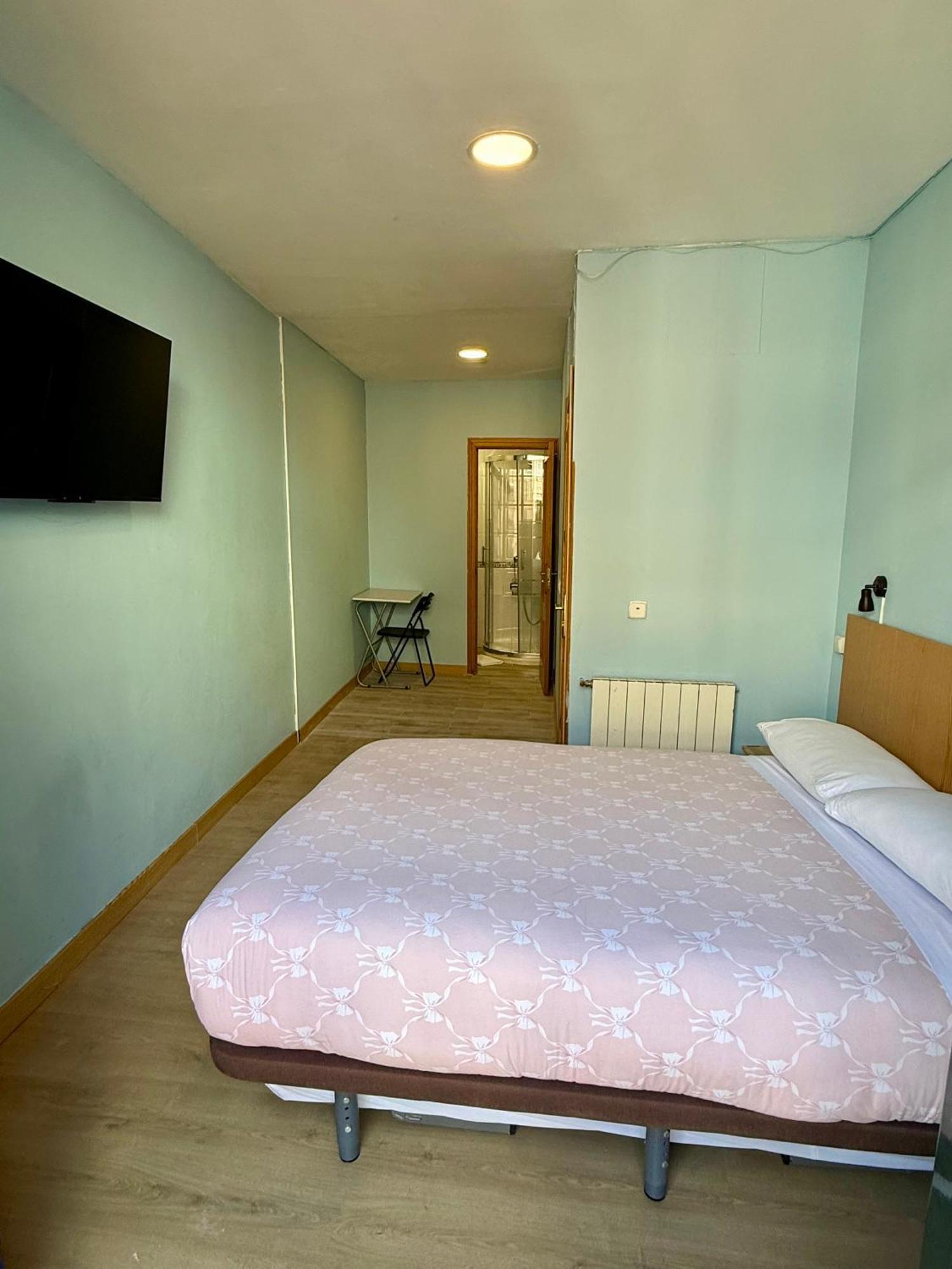Double Room Private Bathroom