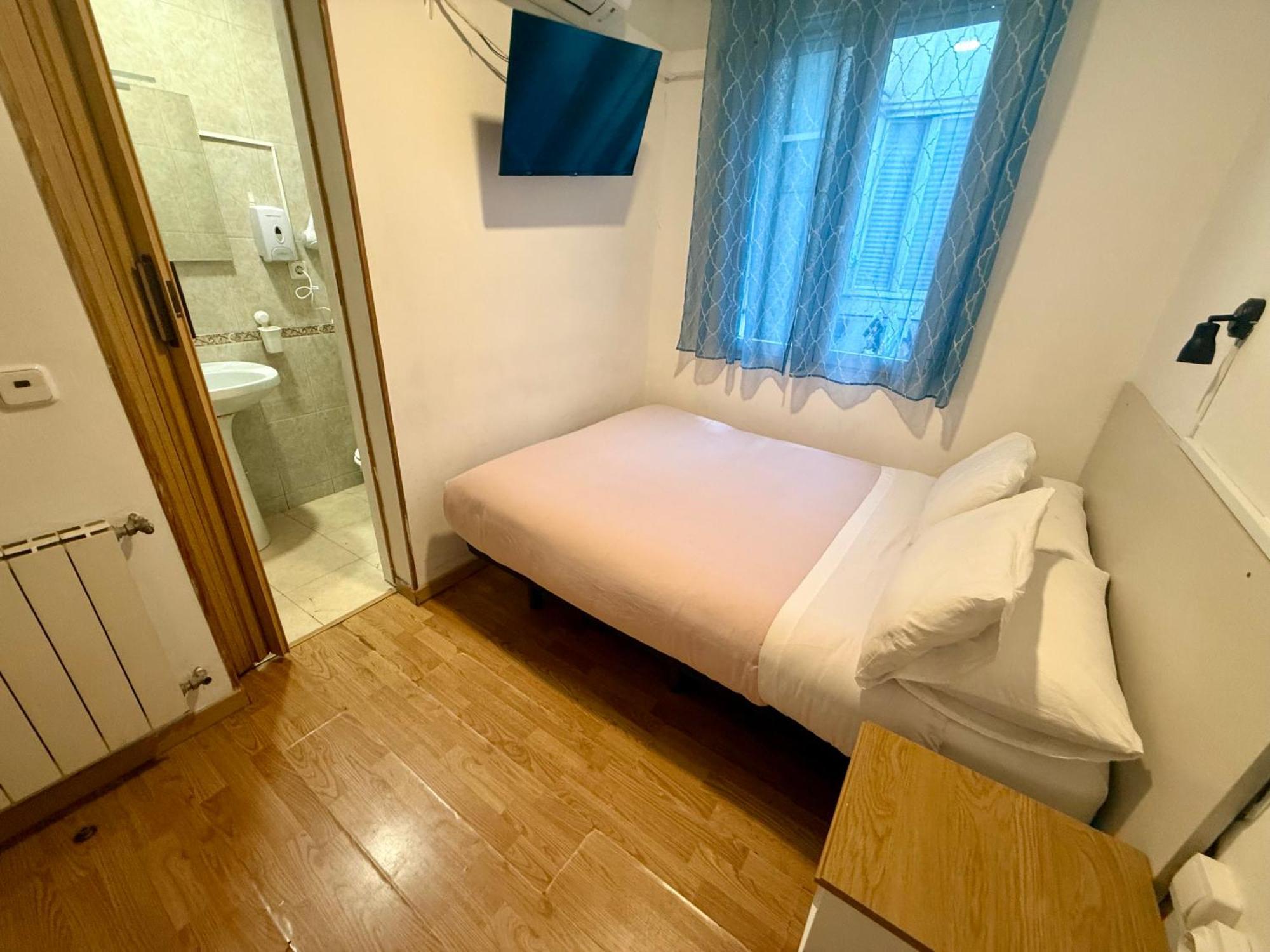 Double Room Private Bathroom