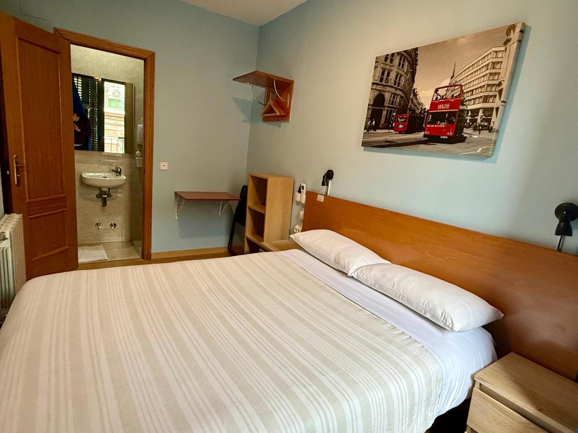 Double Room Private Bathroom