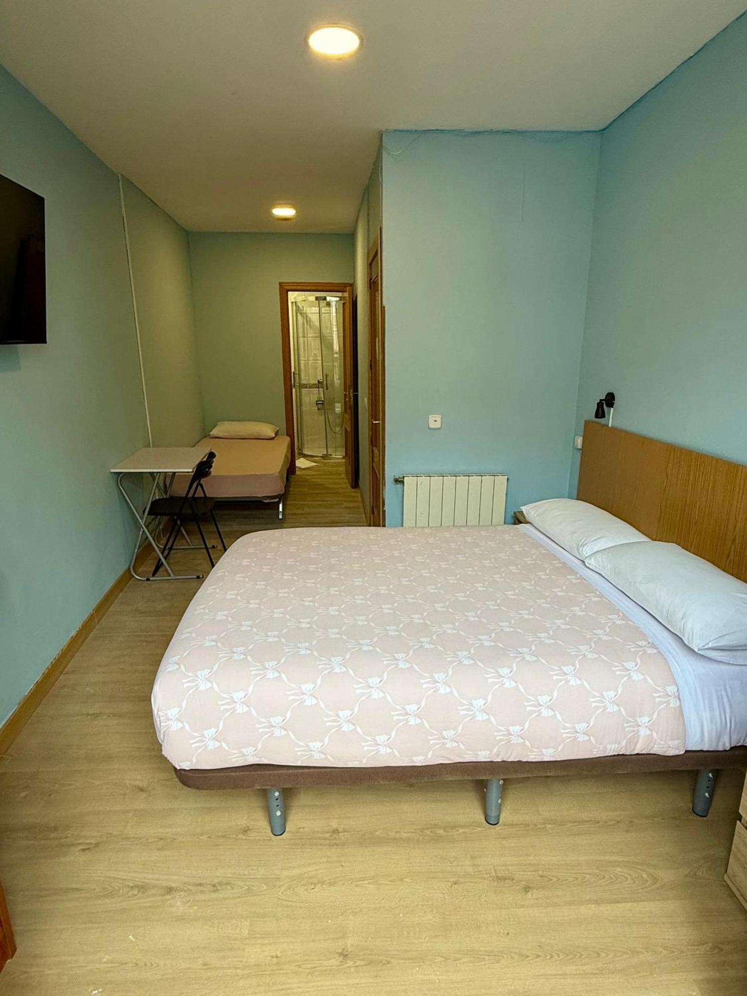 Triple Room Private Bathroom
