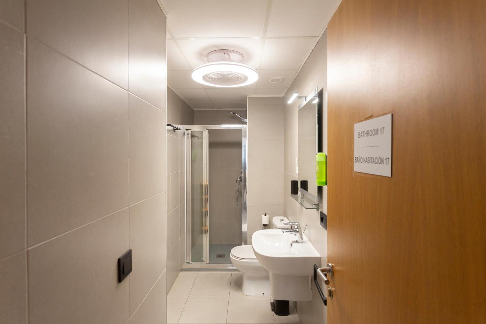 Twin room external private bathroom
