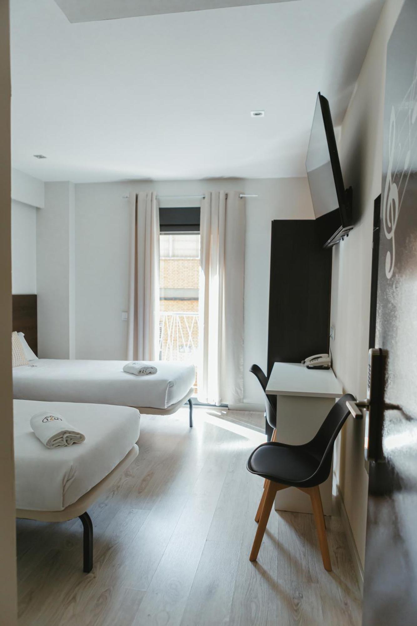 Twin Room,1746983425:JPEG