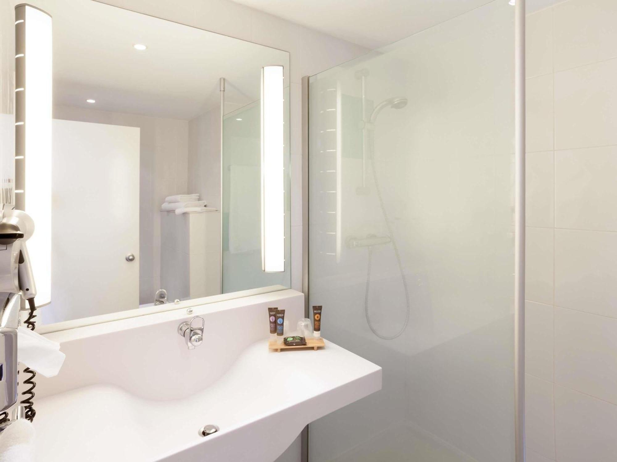 Standard Queen Room with Sofa Bed - Plaza Building,1756499212:JPEG