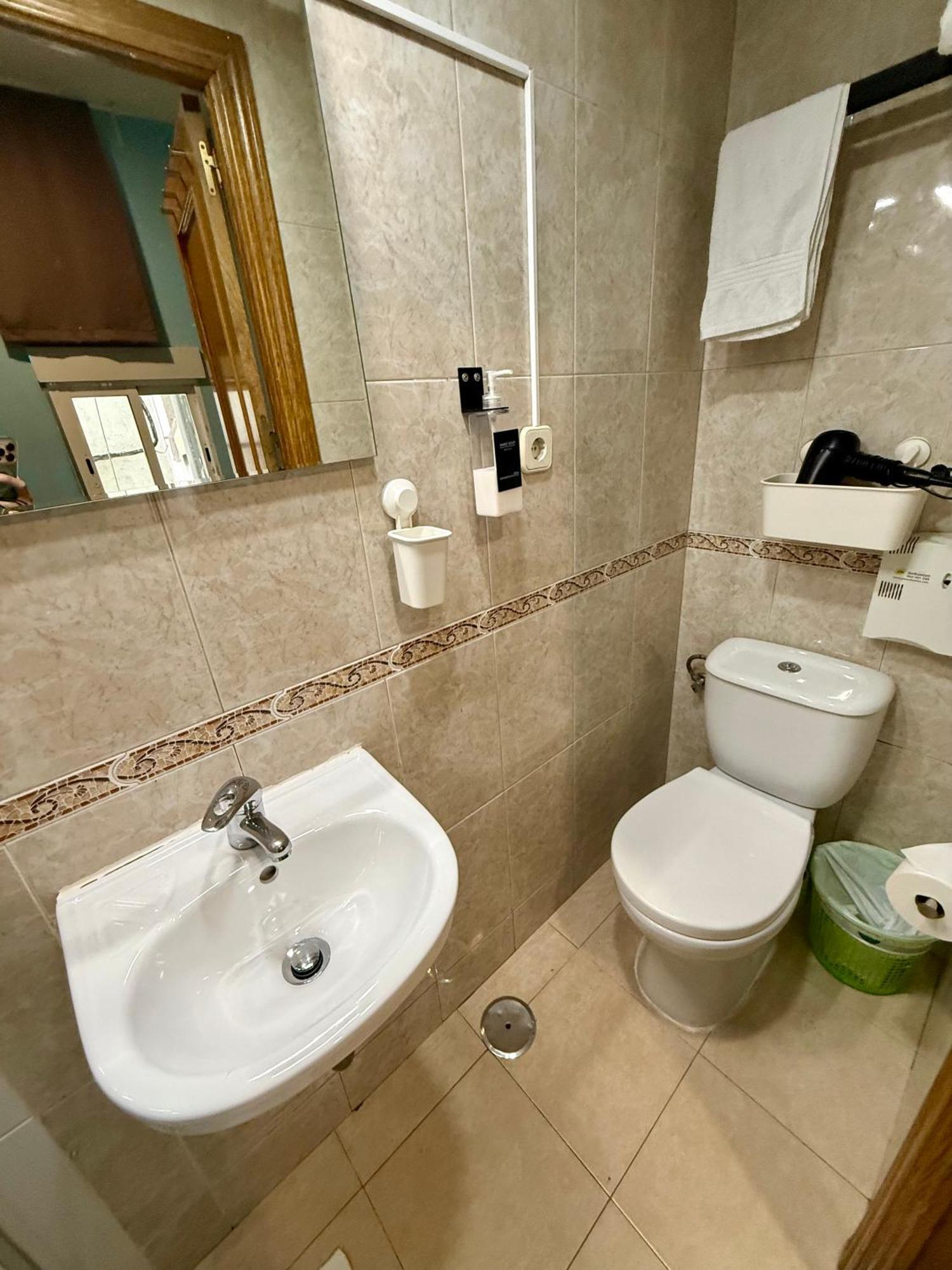Double Room Private Bathroom