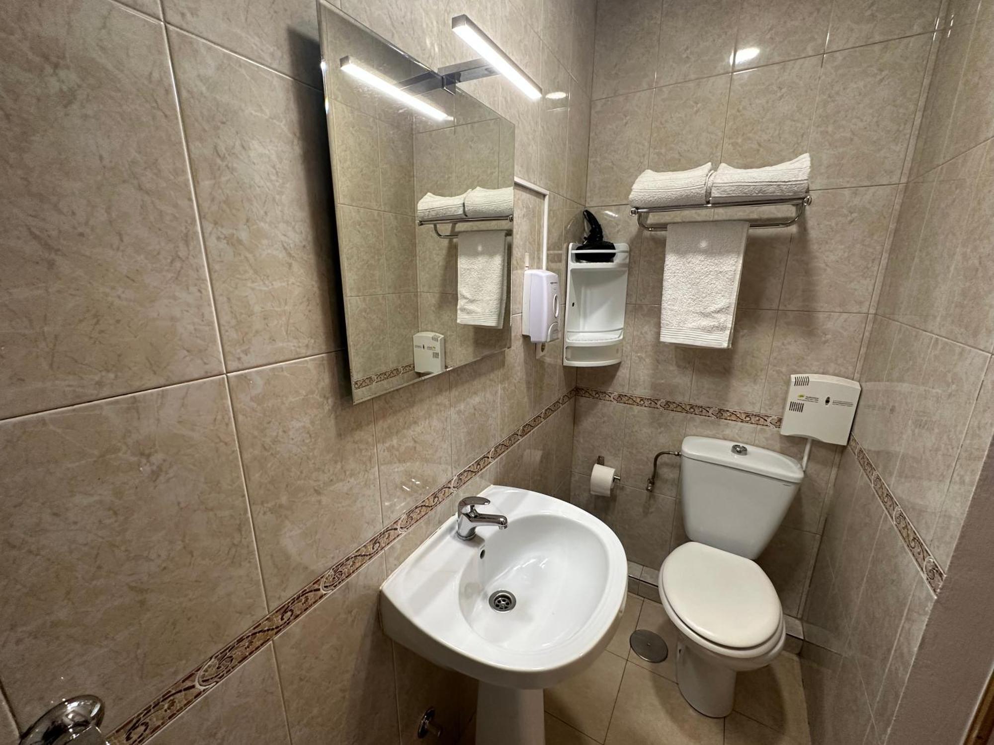 Double Room Private Bathroom