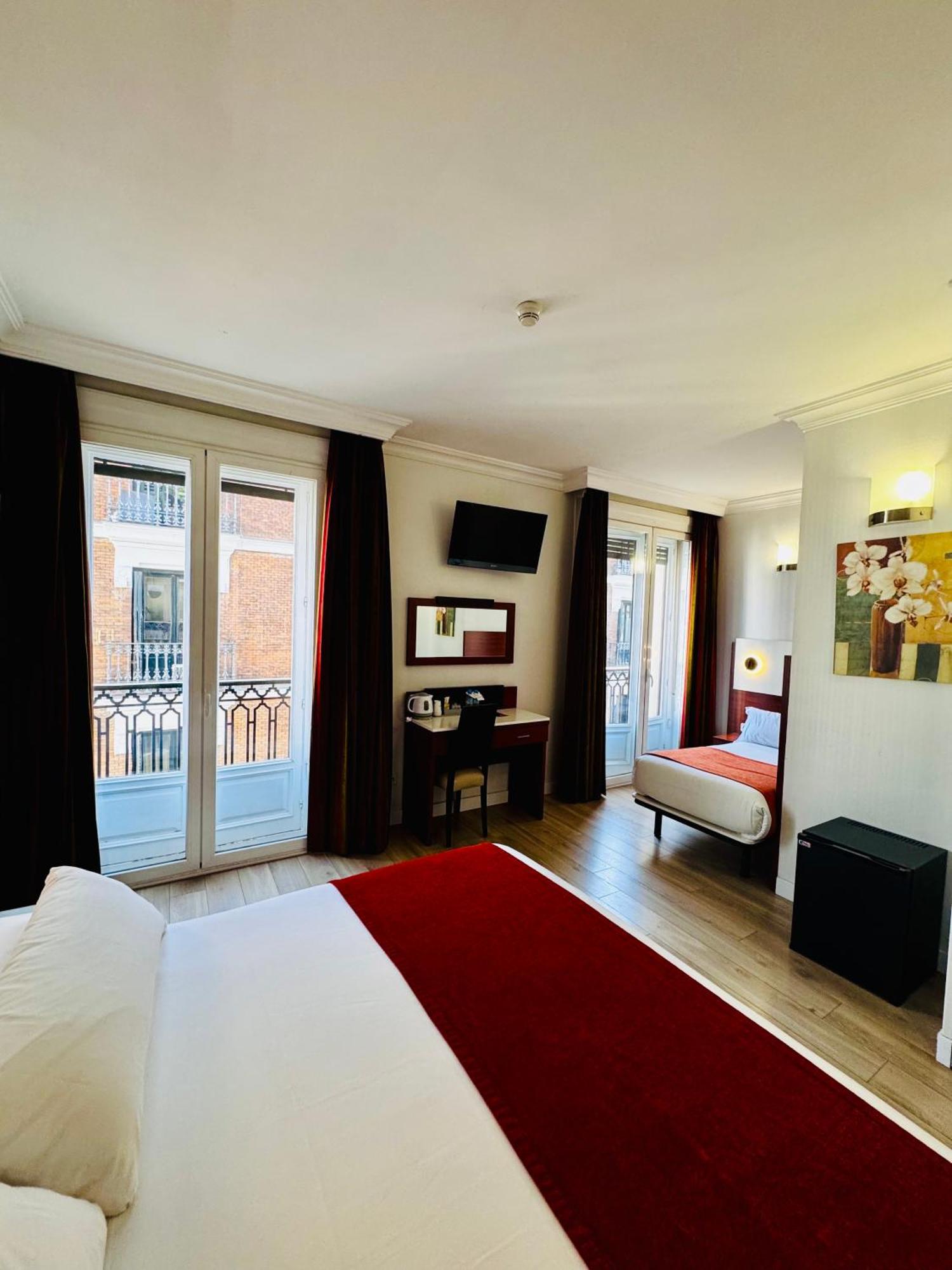 Triple Room,1756561141:JPEG