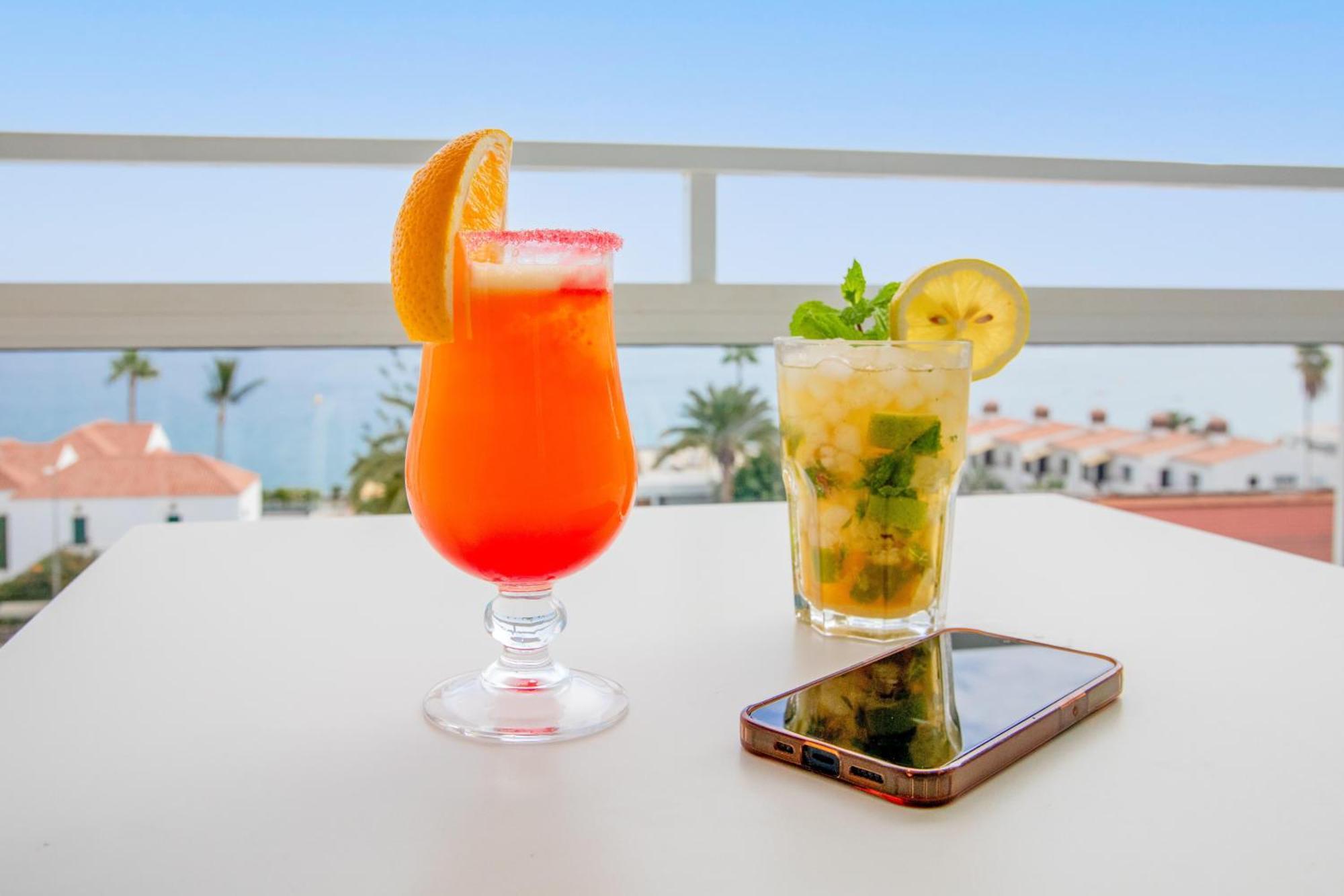 Chambre Double Deluxe - Vue Latérale sur Mer