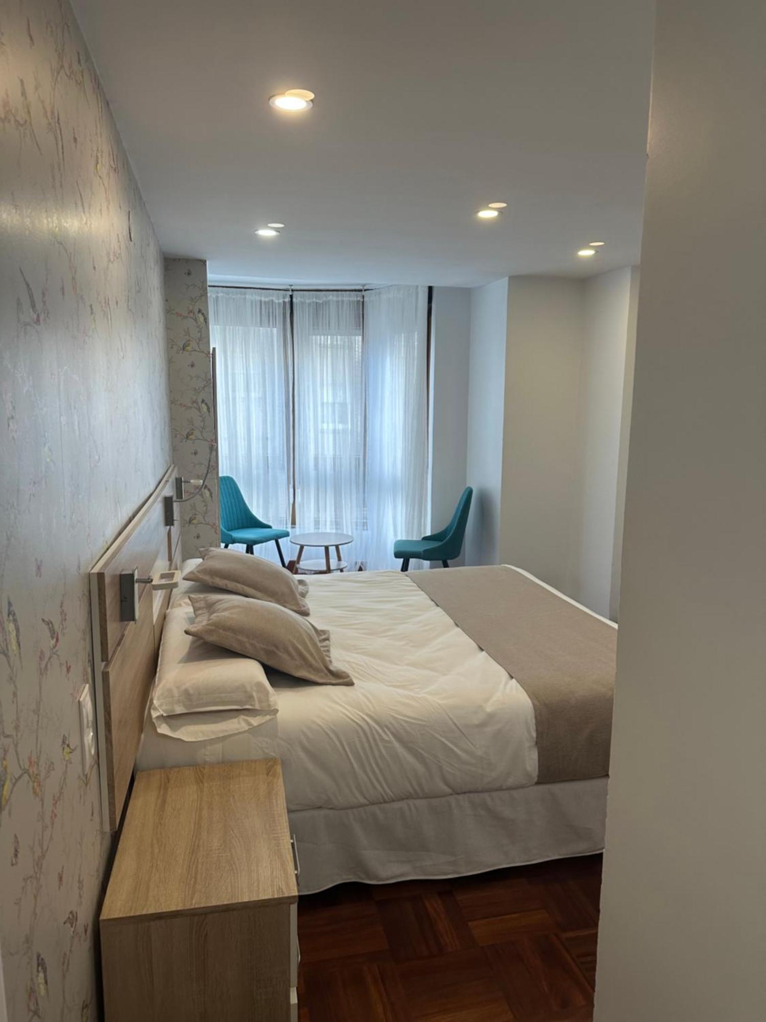 Großes Doppel-/Zweibettzimmer