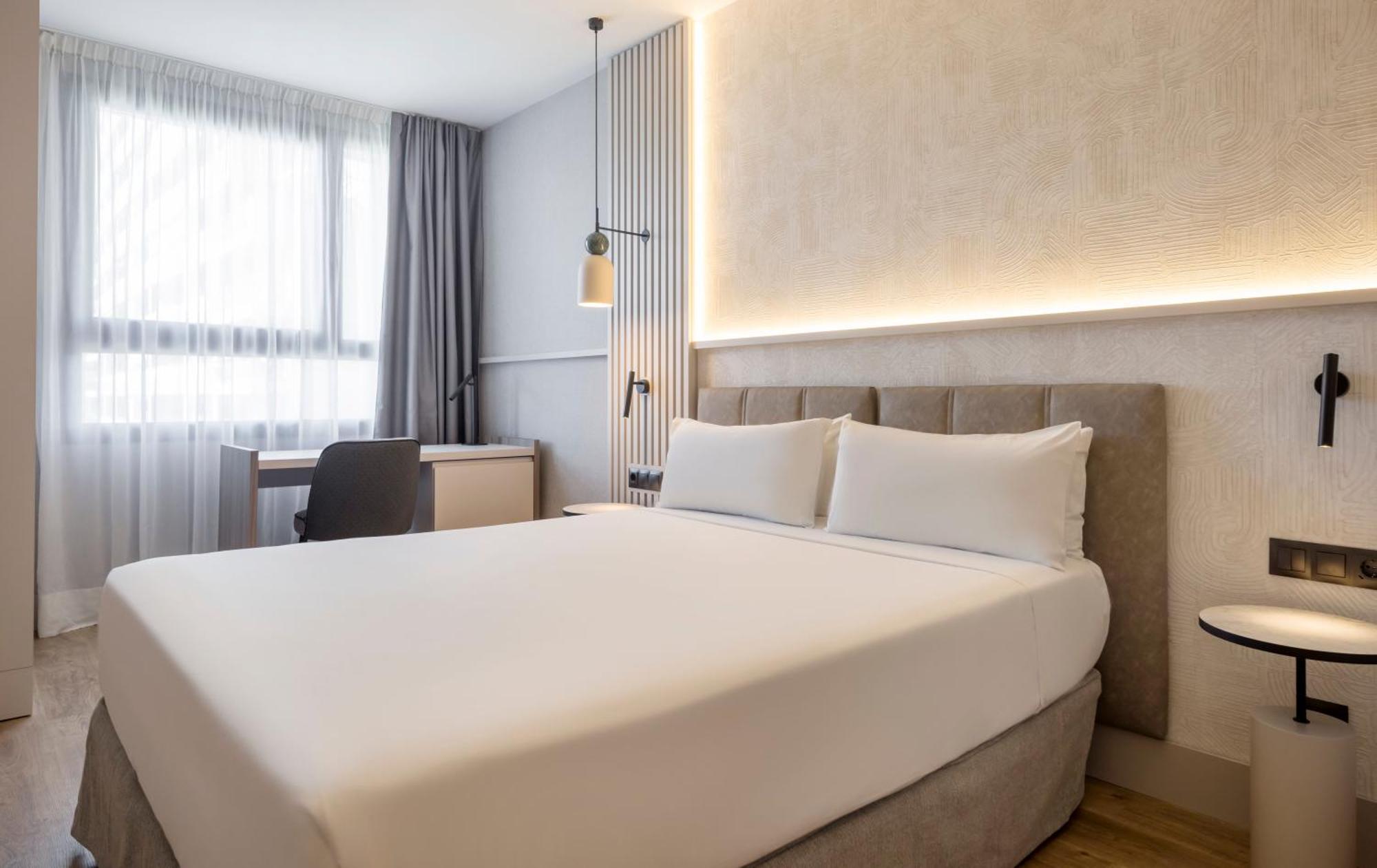 Deluxe Double Room,1758523173:JPEG