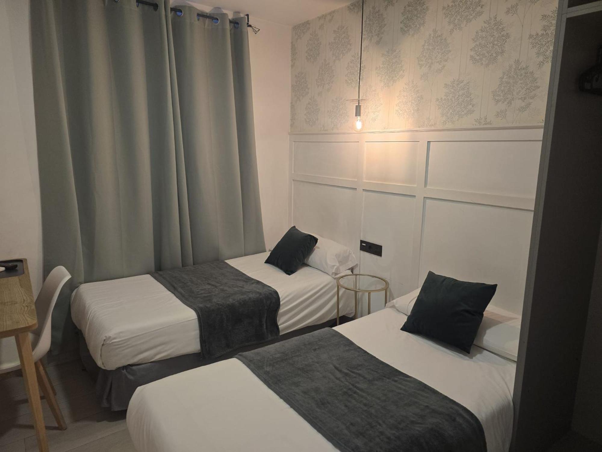 Twin Room,1758523827:JPEG