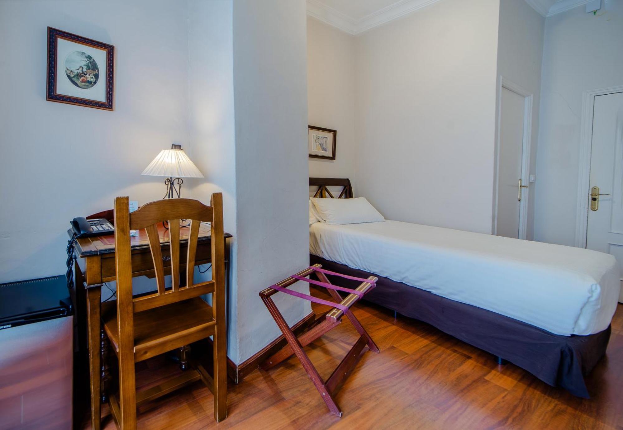 Single Room,1758529529:JPEG