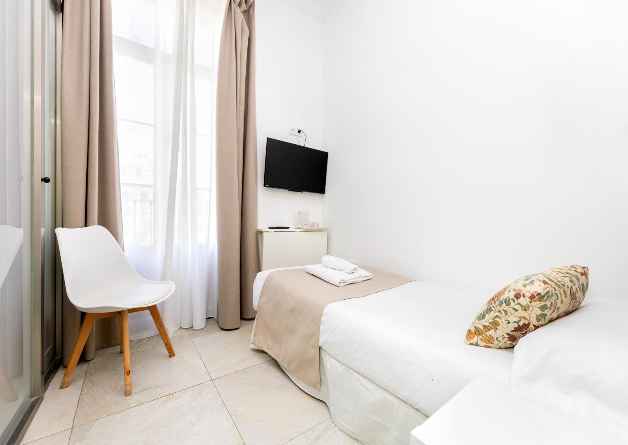 Single Room,1758543649:JPEG