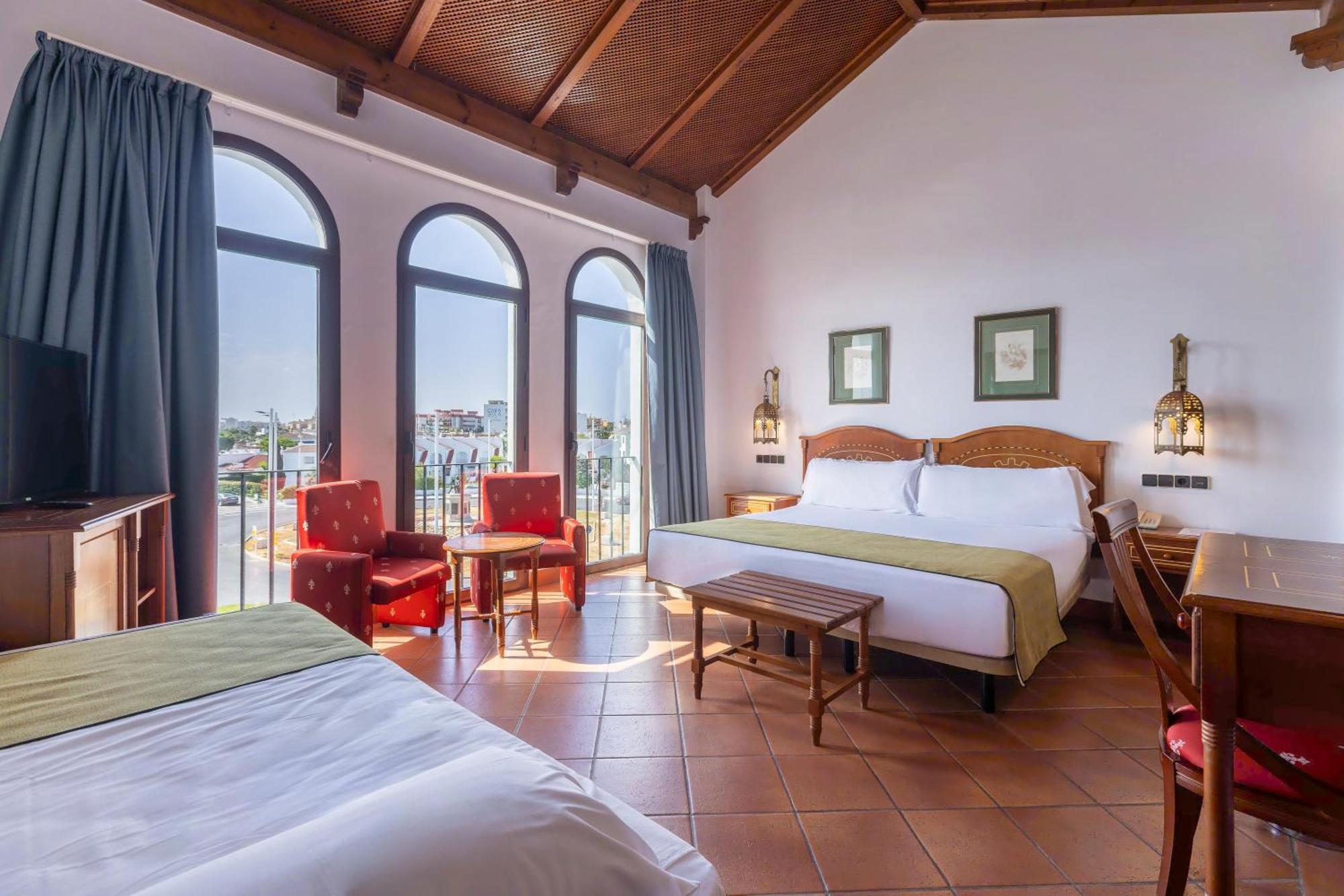 Quarto Familiar (2 Adultos + 2 Crianças)