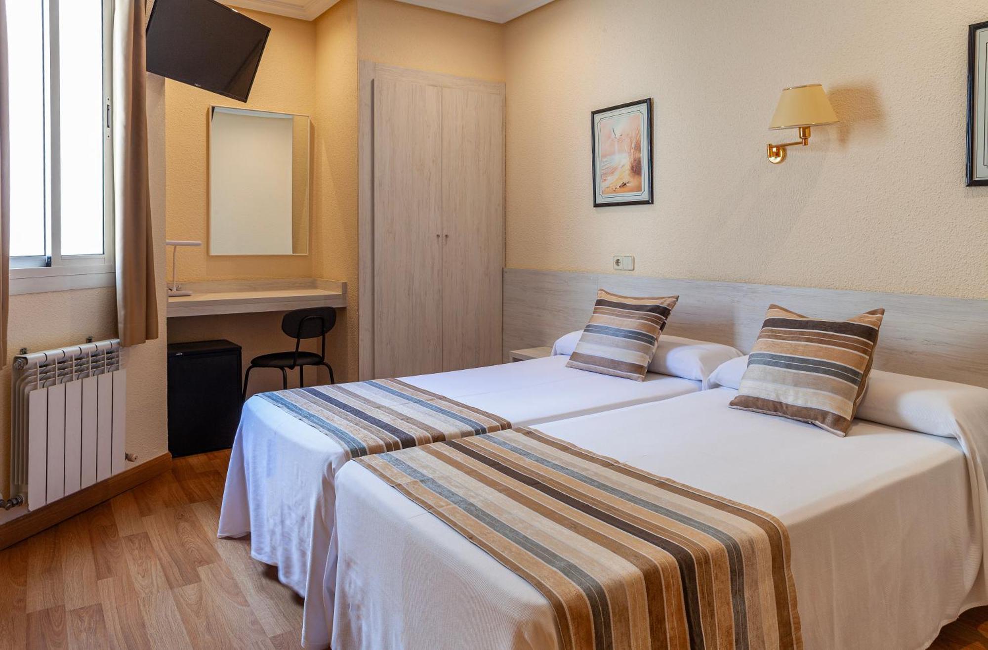 Budget Double Room,1765191824:JPEG