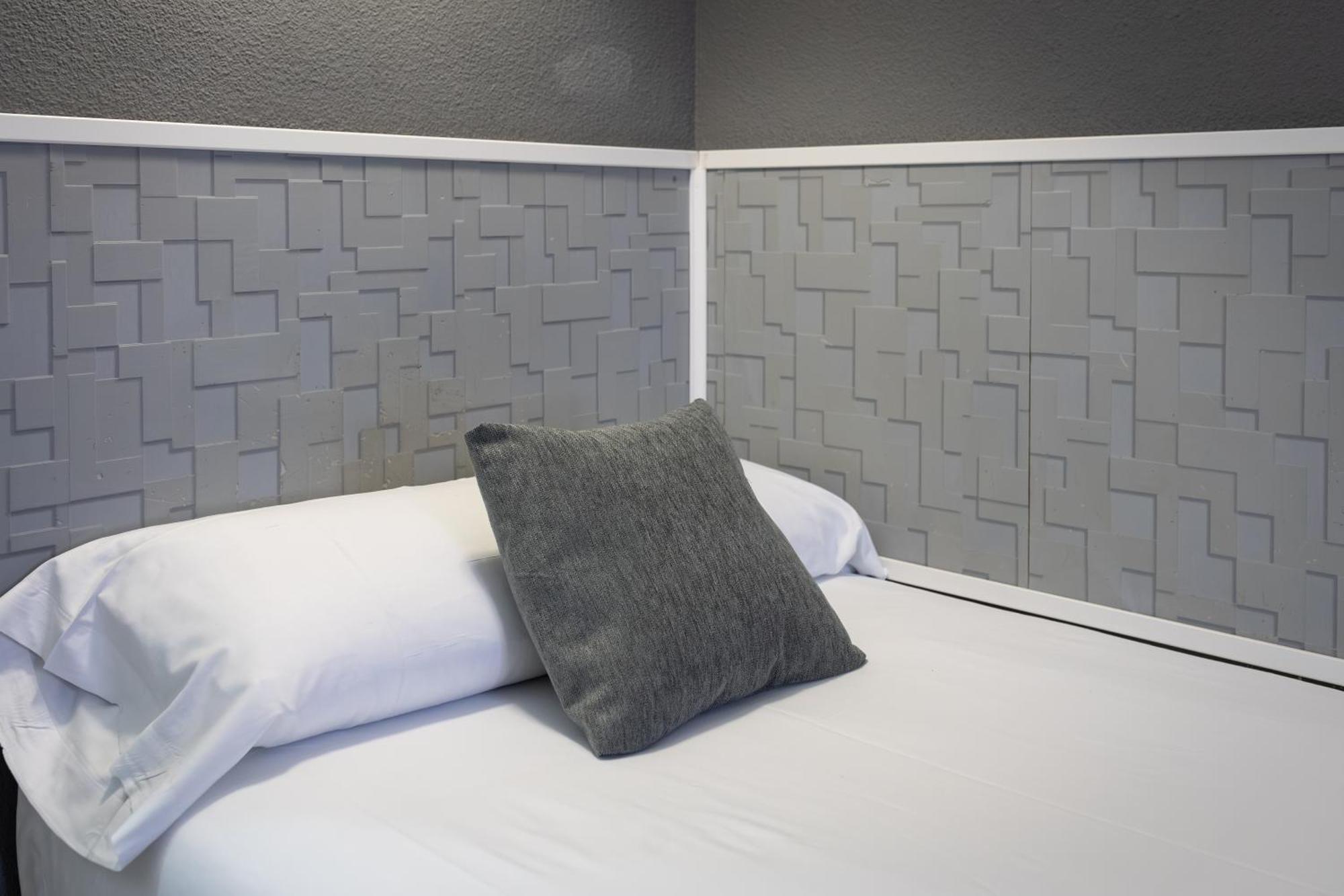 Single Room,1765366792:JPEG