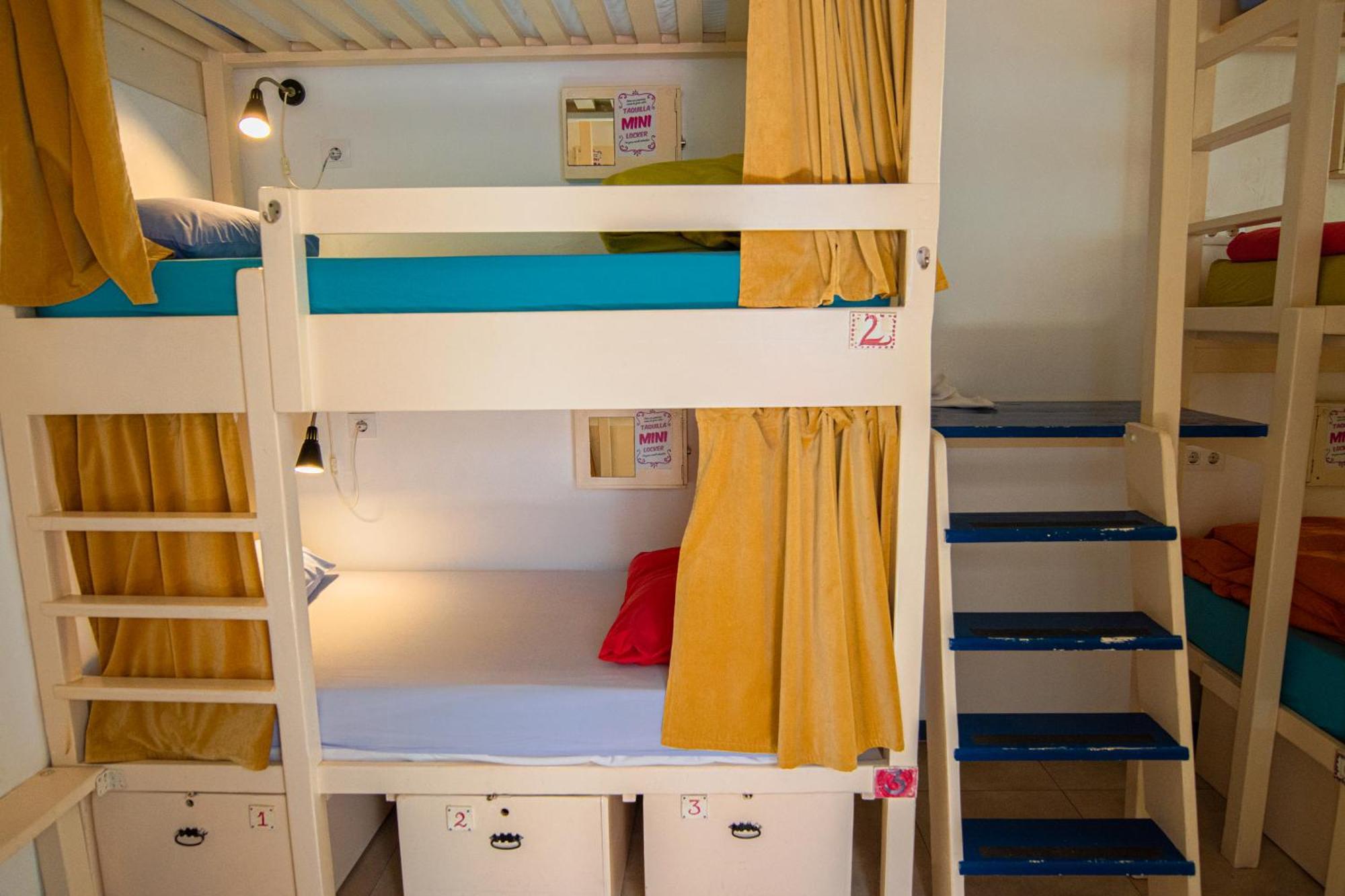 Bed 7-Bed Female Dormitory Room en-suite Bathroom