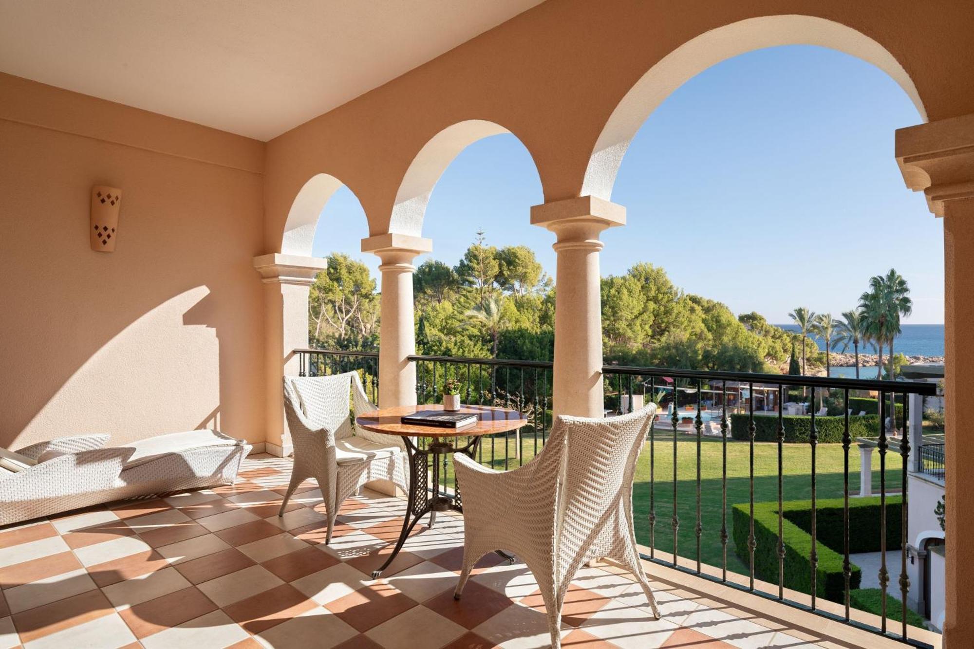 Junior Corner King Suite Balcony