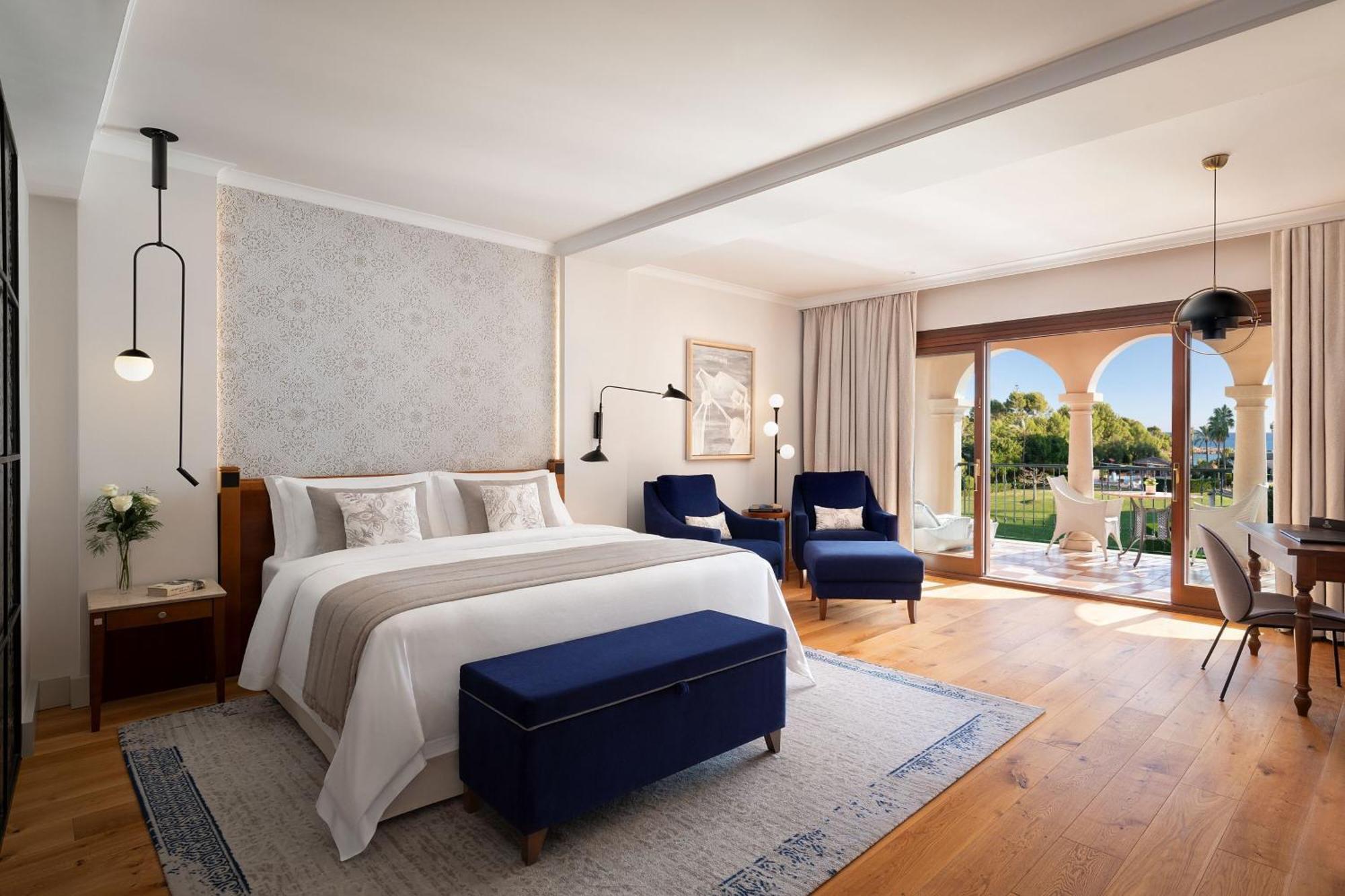 Junior Corner King Suite Balcony