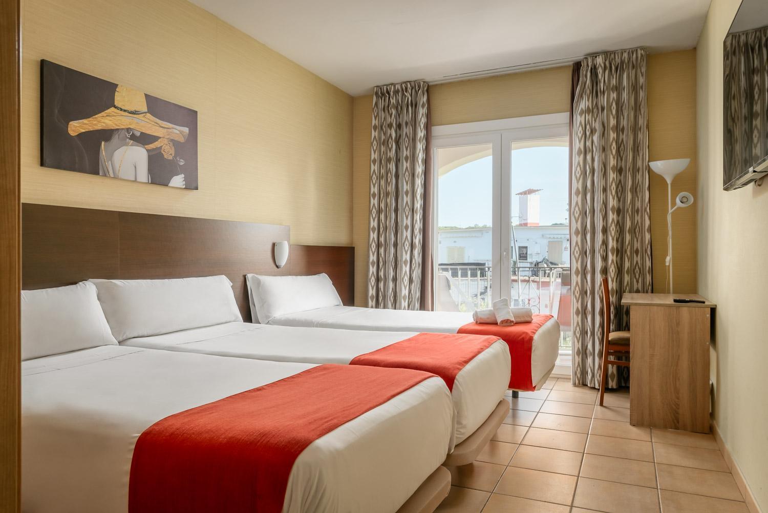 Triple Room 3 Beds,1765807186:JPEG