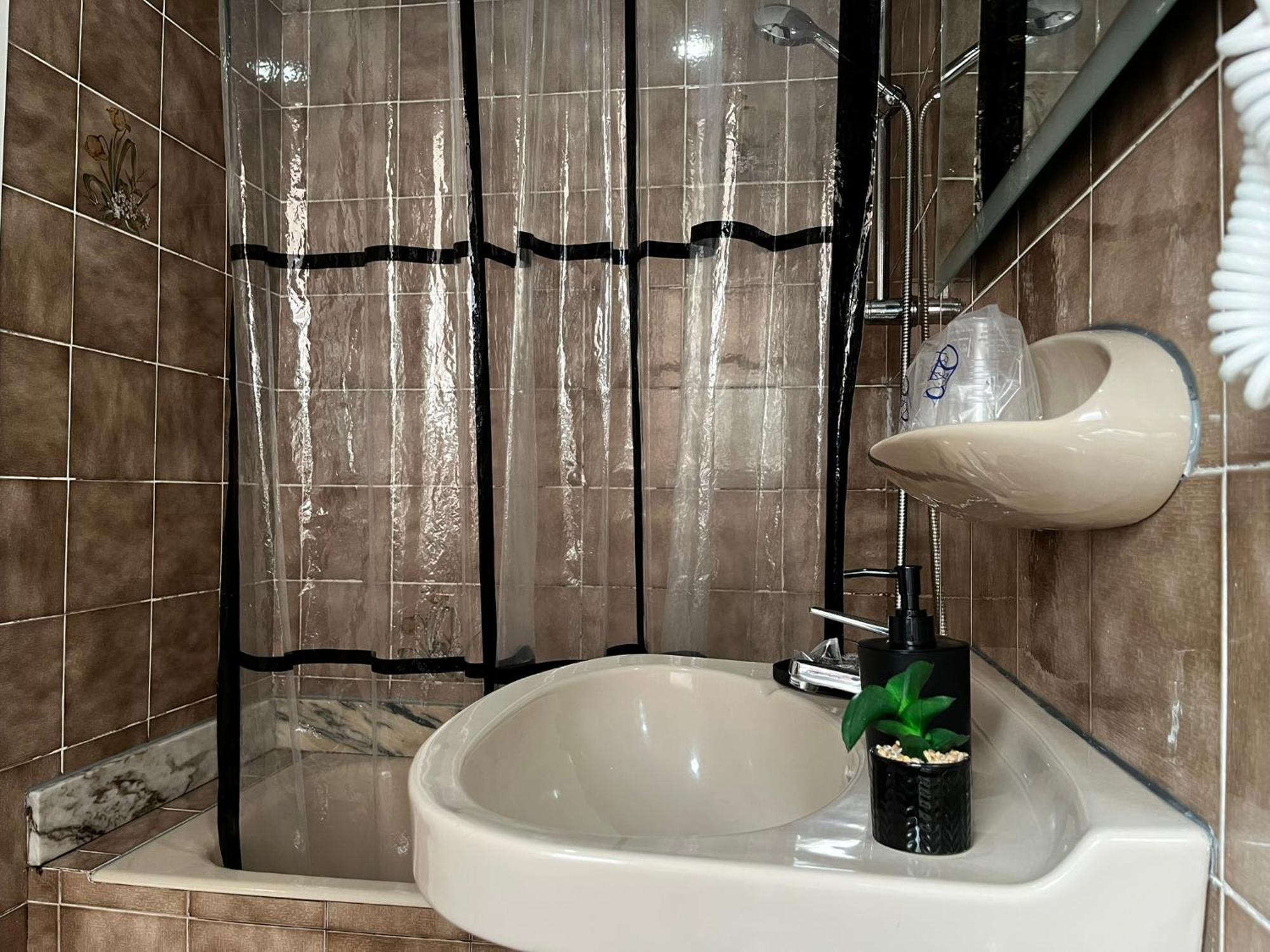 Camera Doppia con Letti Singoli con Bagno Privato