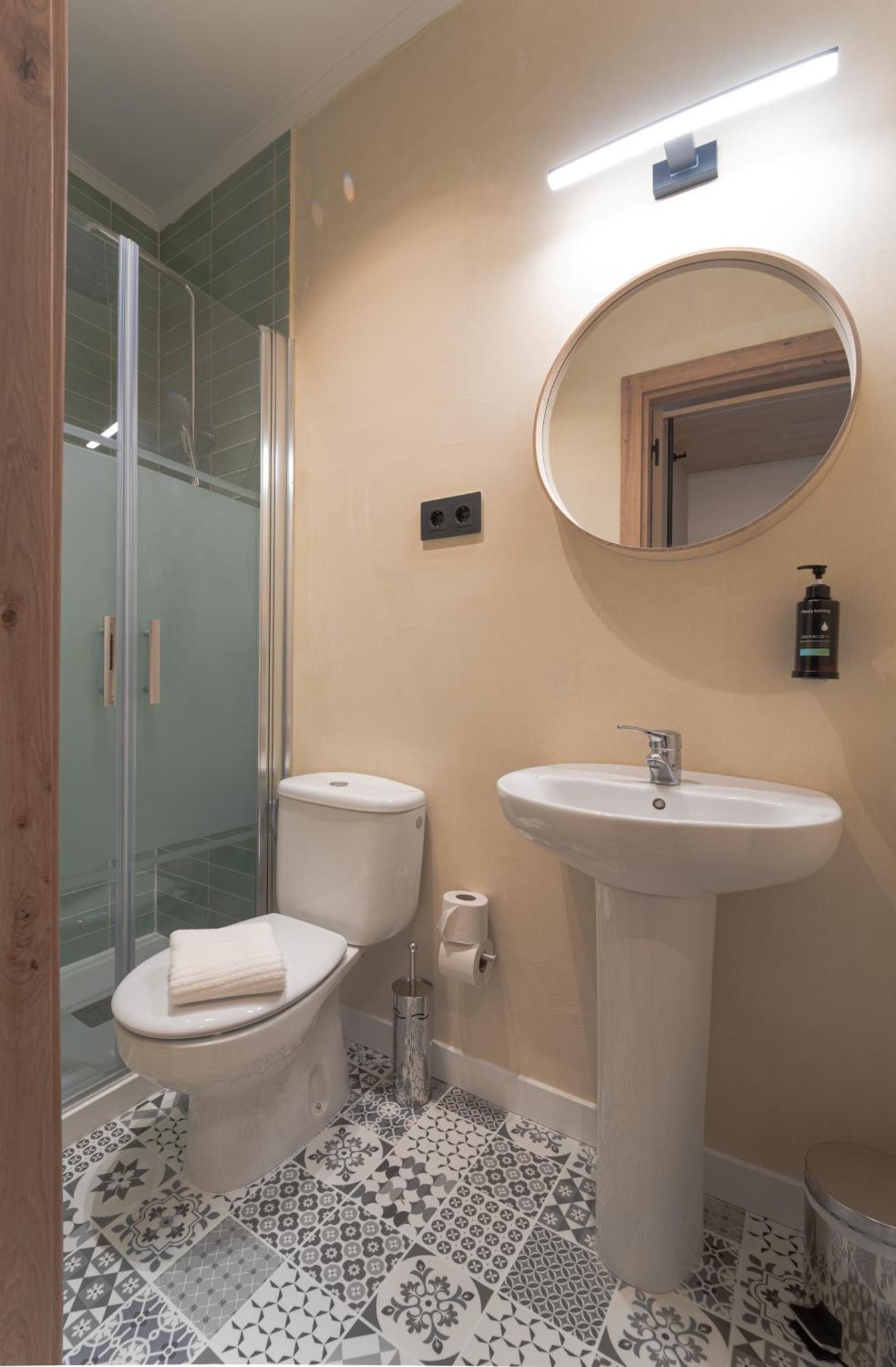 Twin Room Private Bathroom
