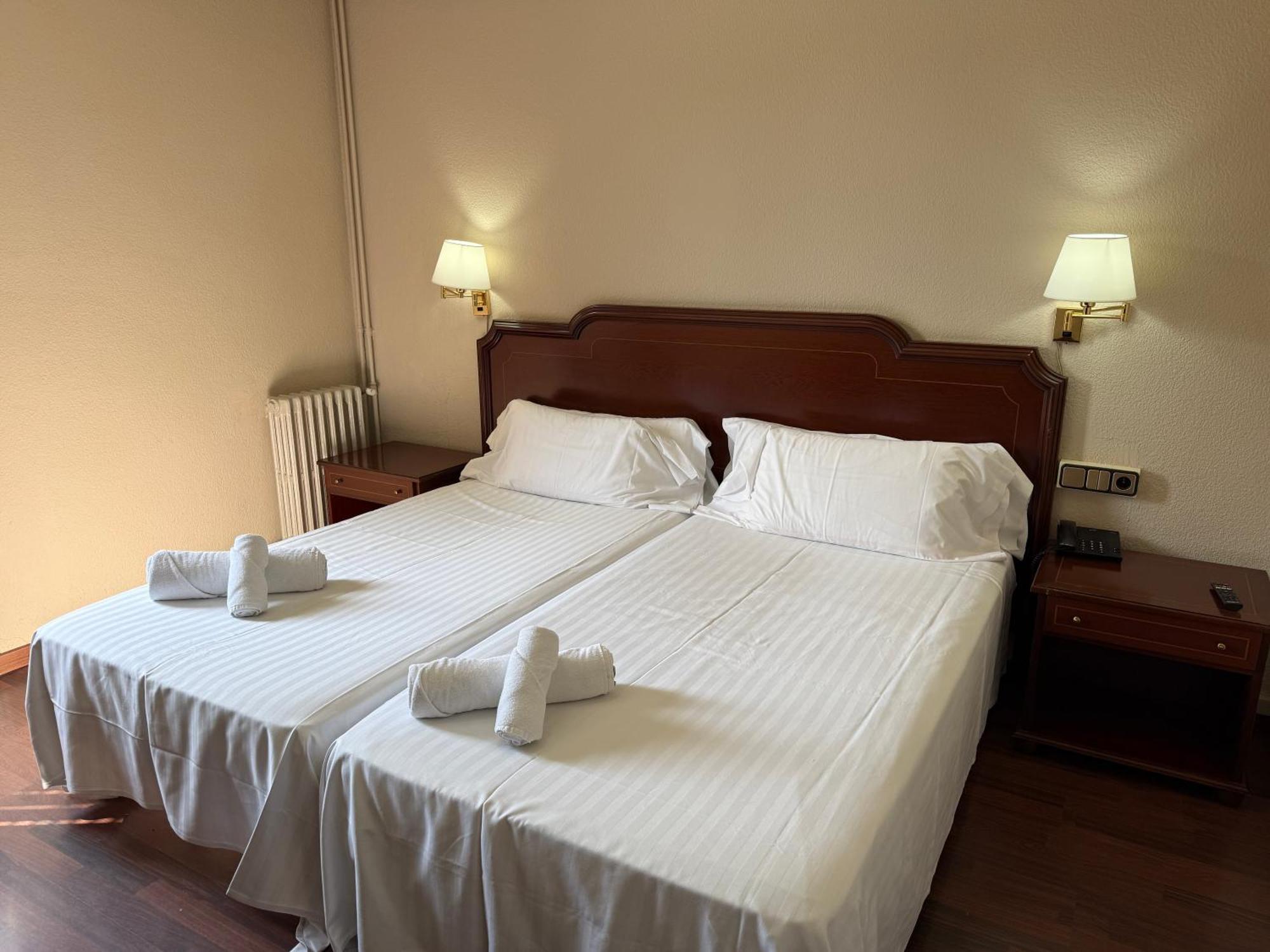 Twin Room,1769486499:JPEG
