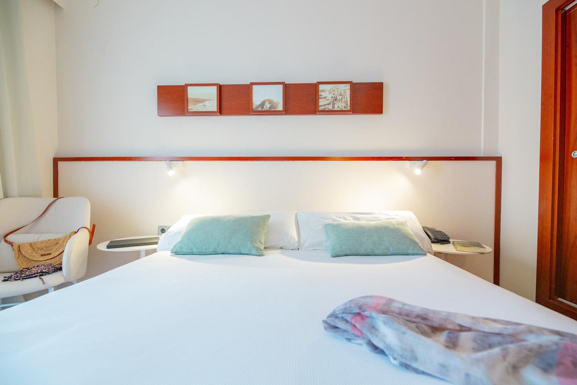 Chambre Double ou Lits Jumeaux - Vue Partielle sur Mer