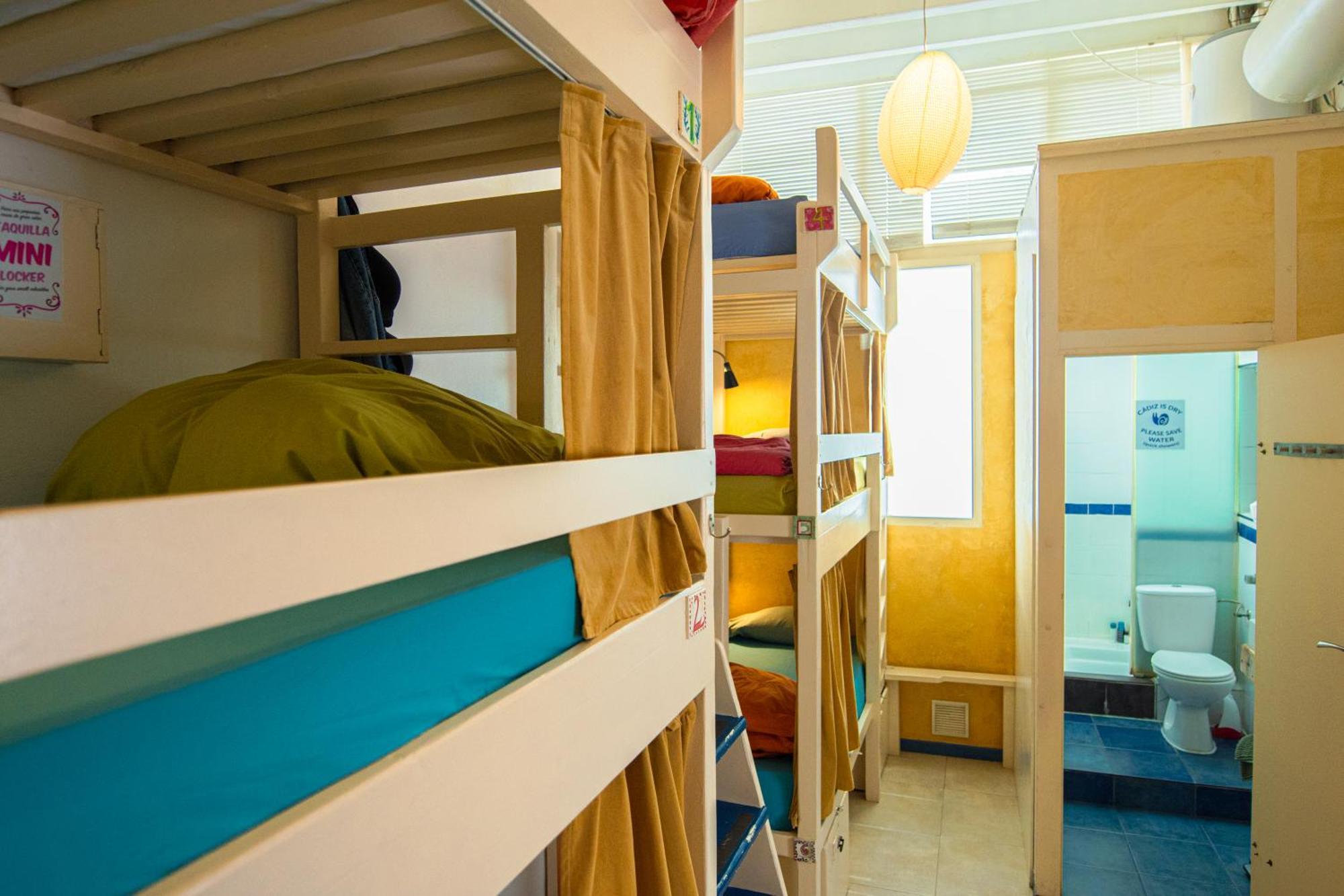 Bed 7-Bed Female Dormitory Room en-suite Bathroom