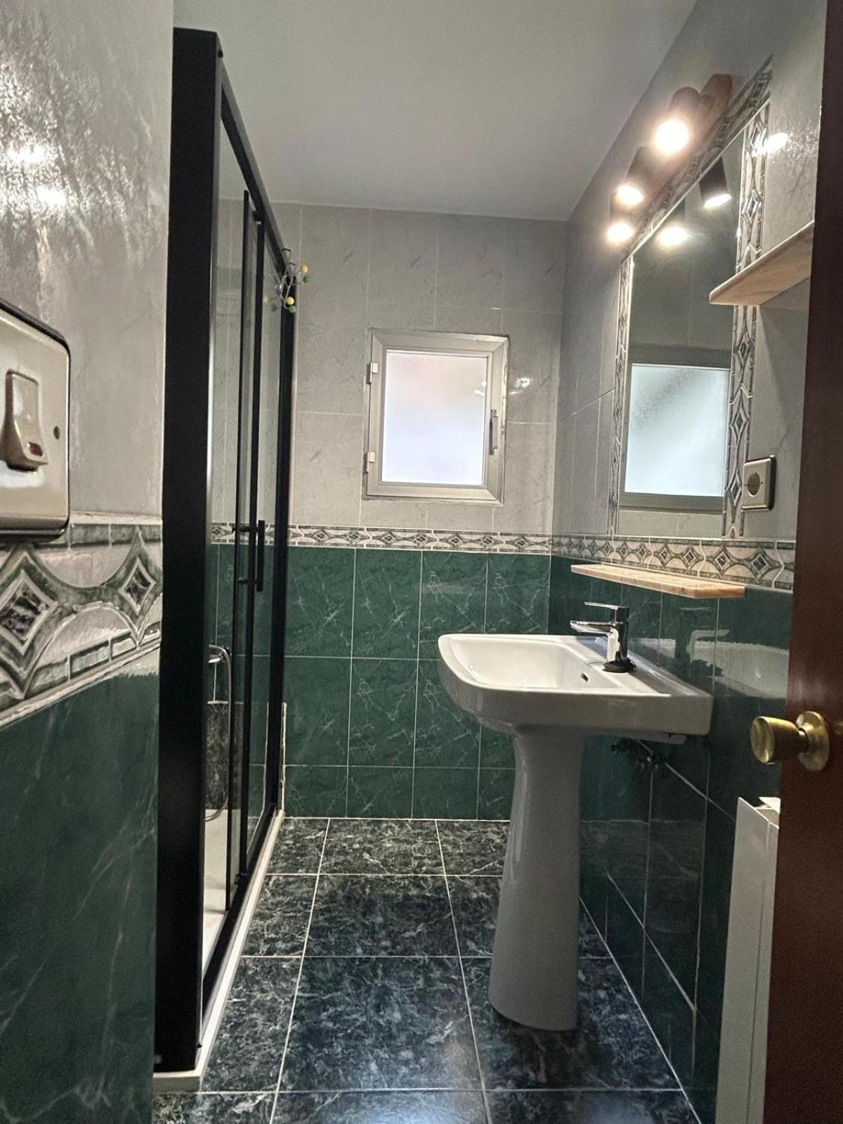 Habitación Doble con baño - 2 camas