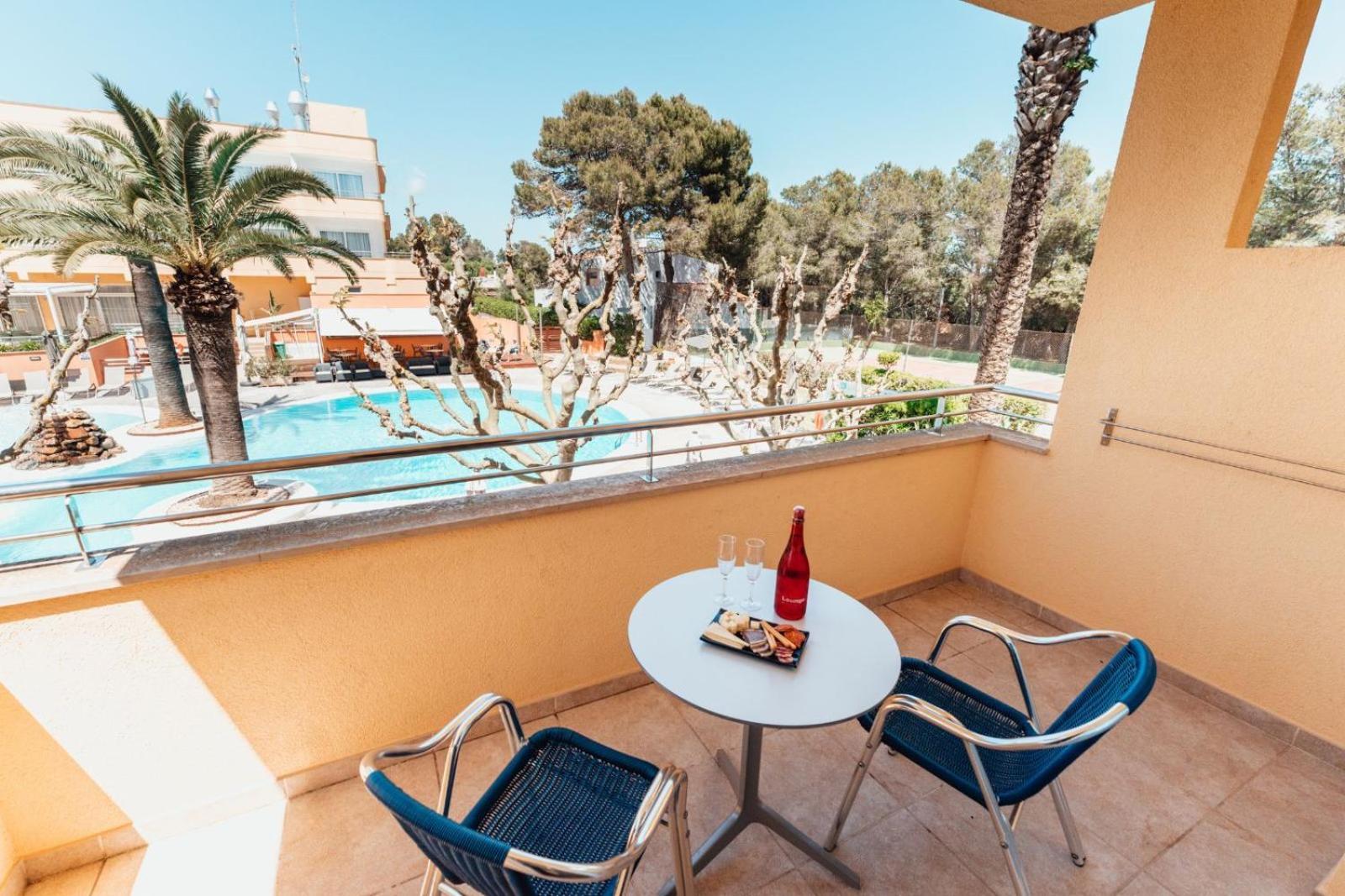 Habitación Doble Deluxe con vistas a la piscina