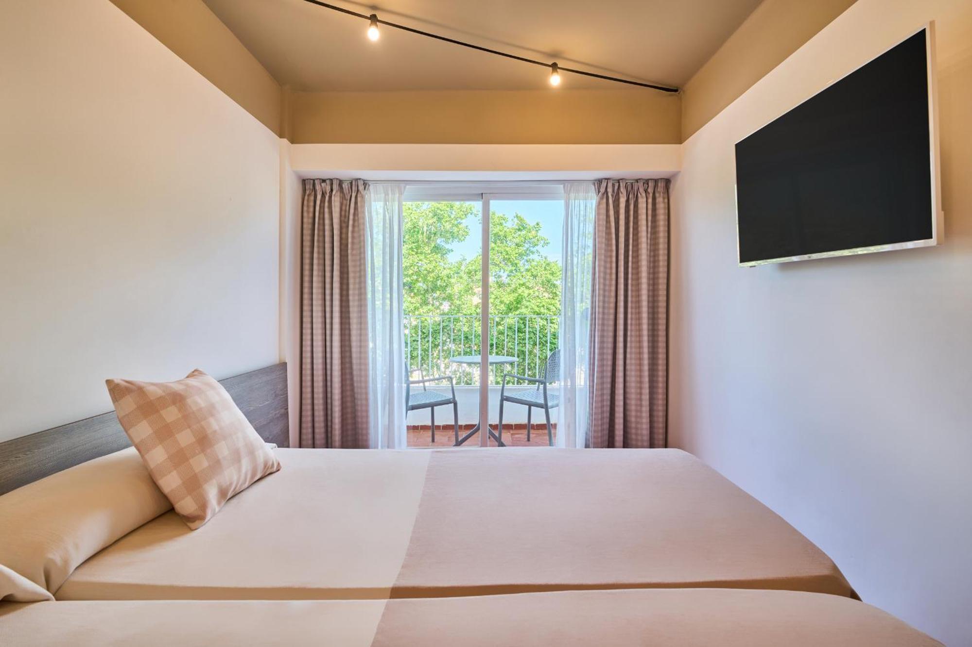 Chambre Double (2 Adultes + 1 Enfant) - Brunch à Volonté