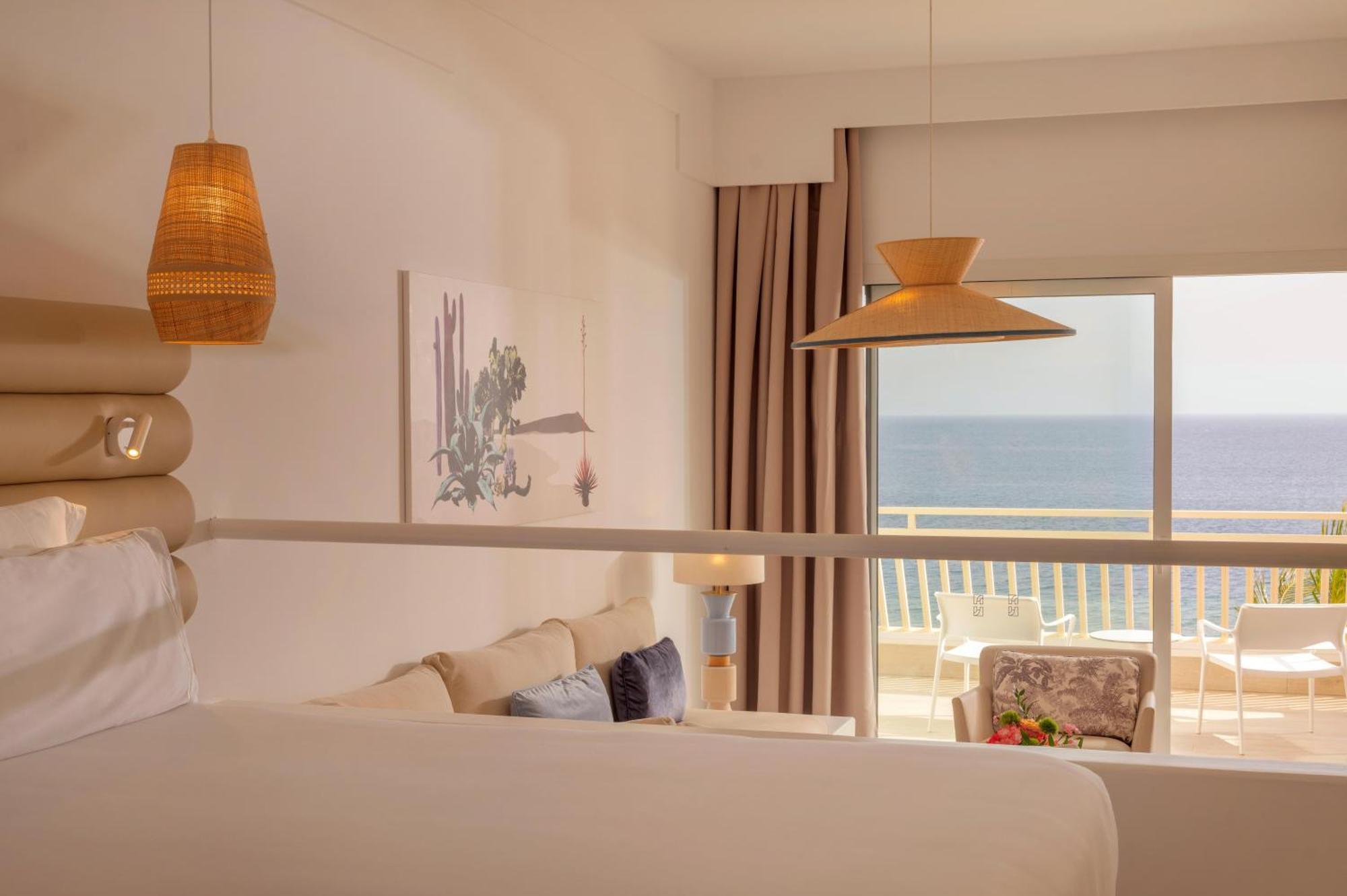 Suite Select mit offenem Schnitt (3 Erwachsene)