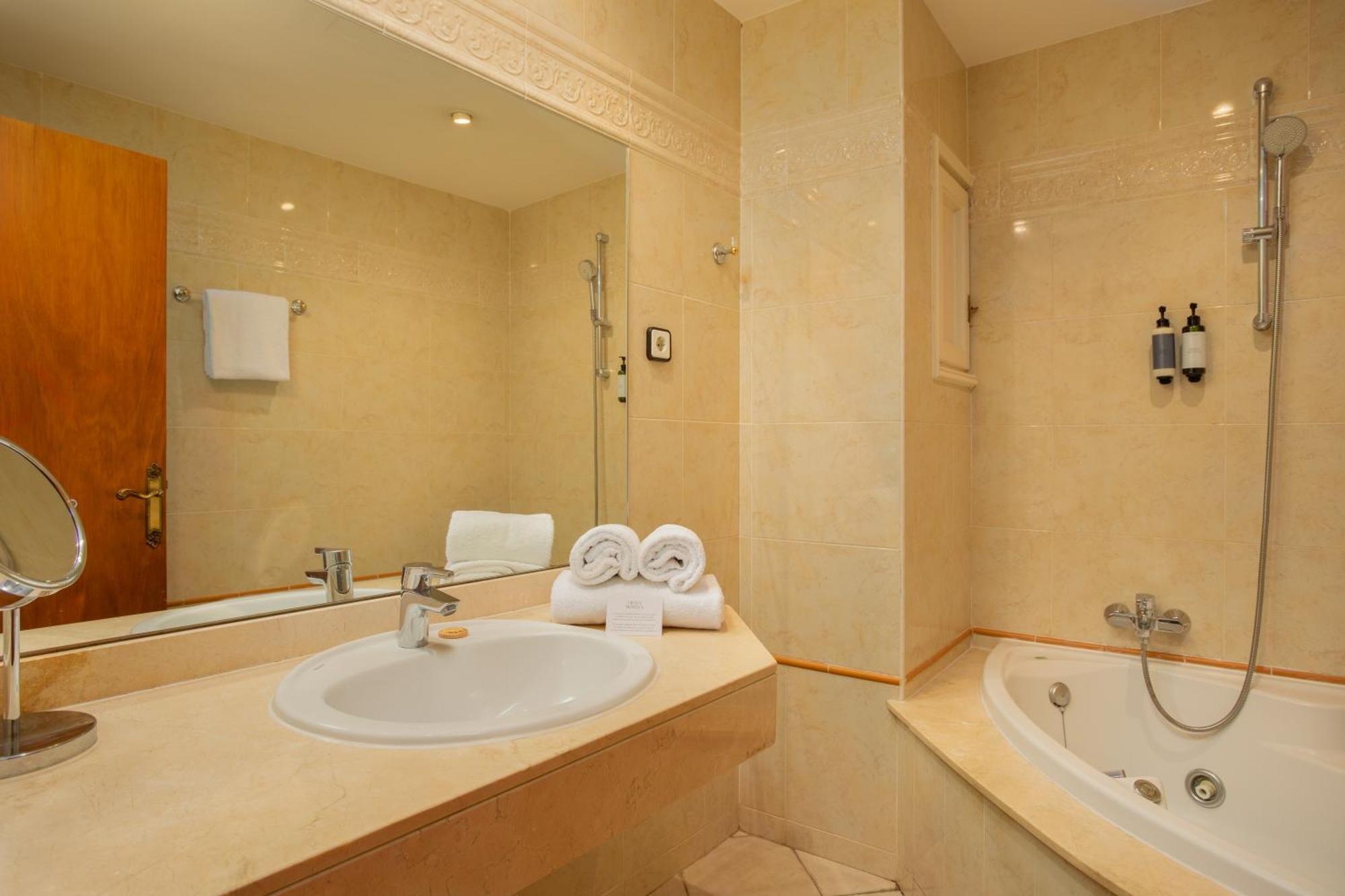 Chambre Double ou Lits Jumeaux - Vue sur Mer